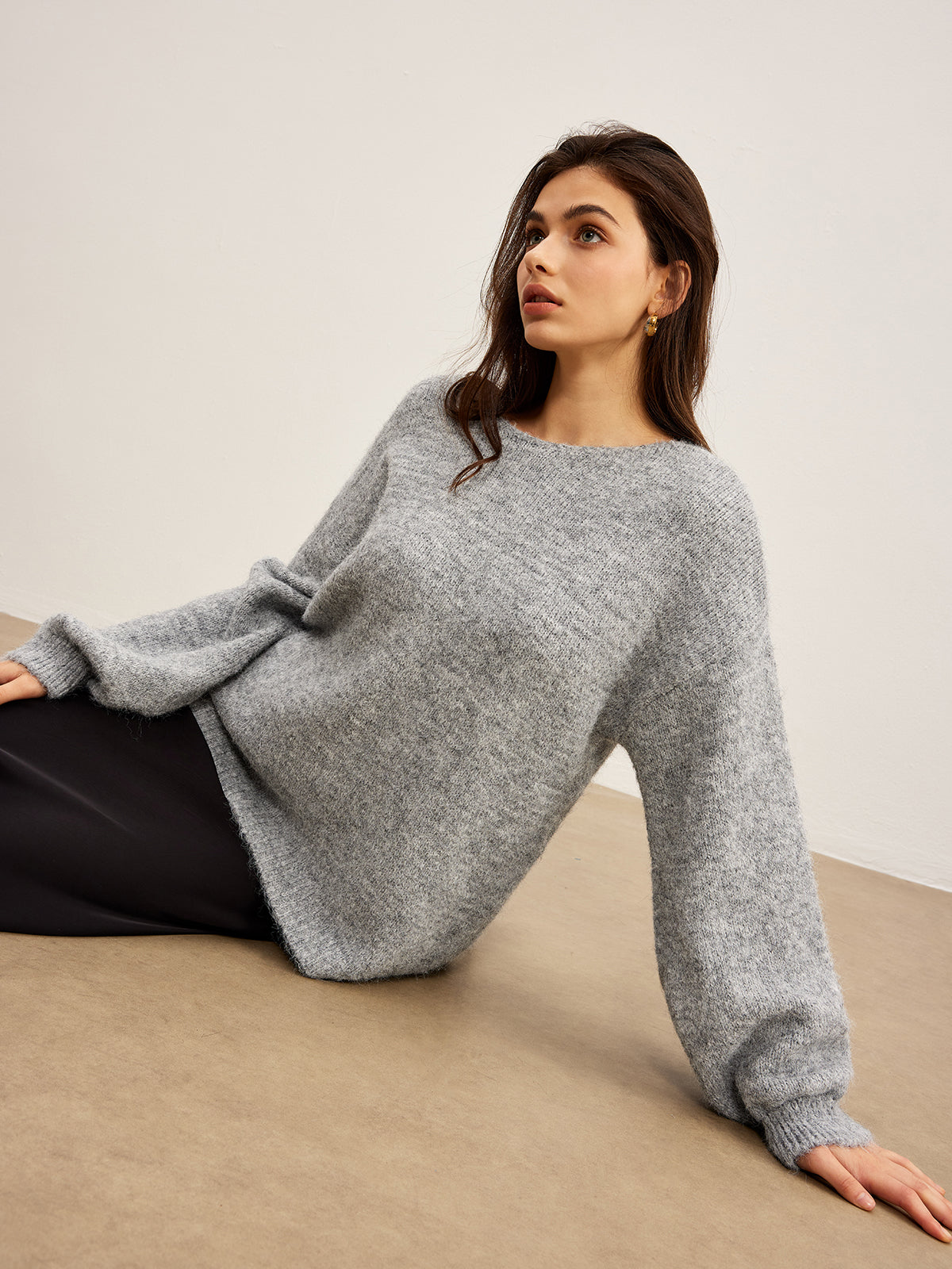 Sırtı Açık Fiyonklu Sweatshirt