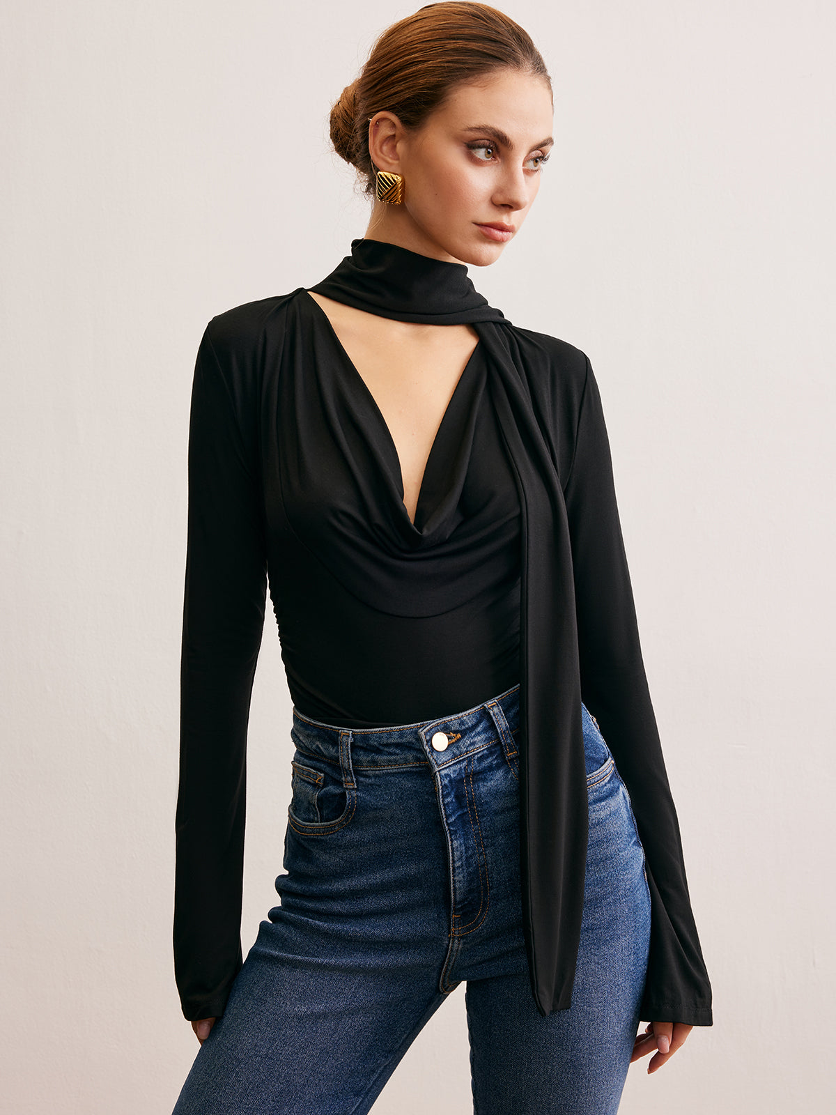 Kapşonlu Yaka Kurdeleli Tişört