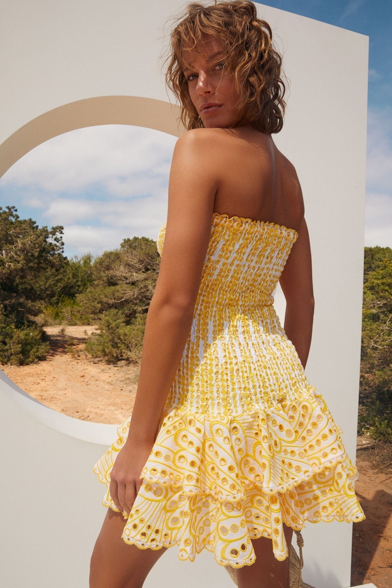 Dolly İşlemeli Dantel Straplez Mini Bodycon Elbise