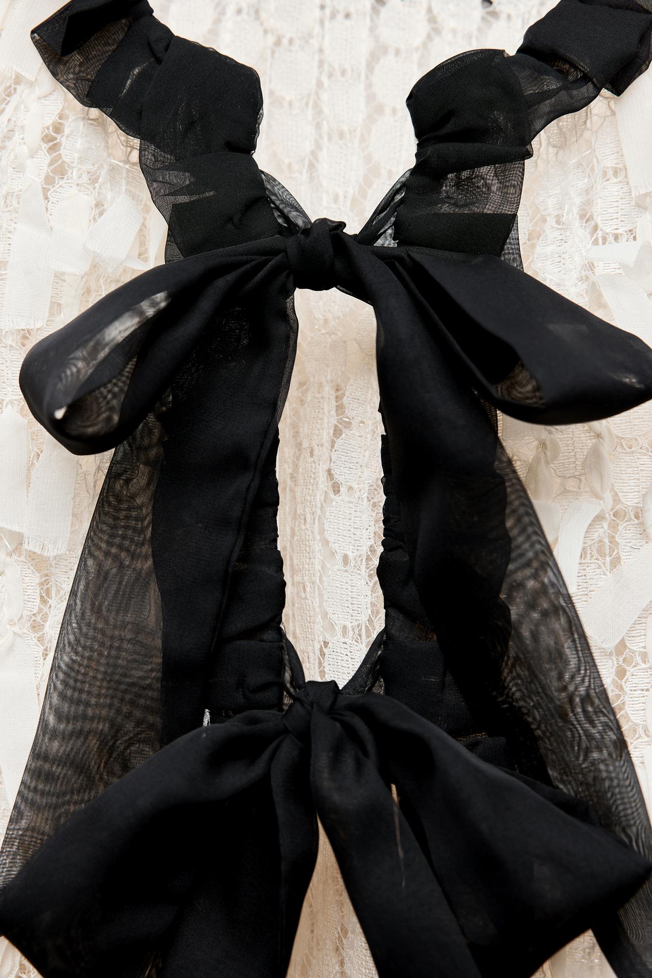 Önü Bağlamalı Püsküllü Hırka