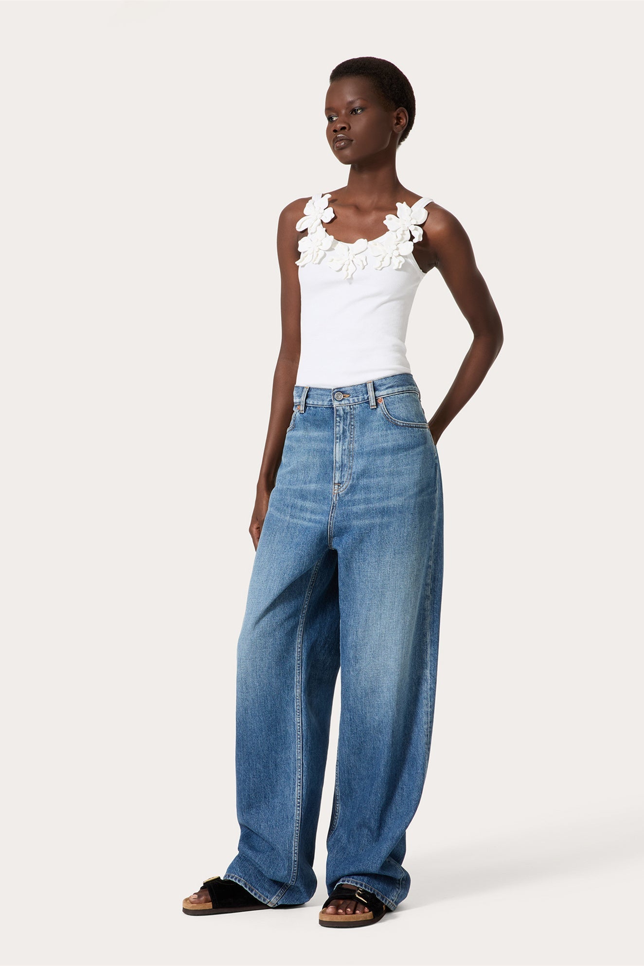 Lesley Çiçek Aplikeli Yuvarlak Yaka Üst