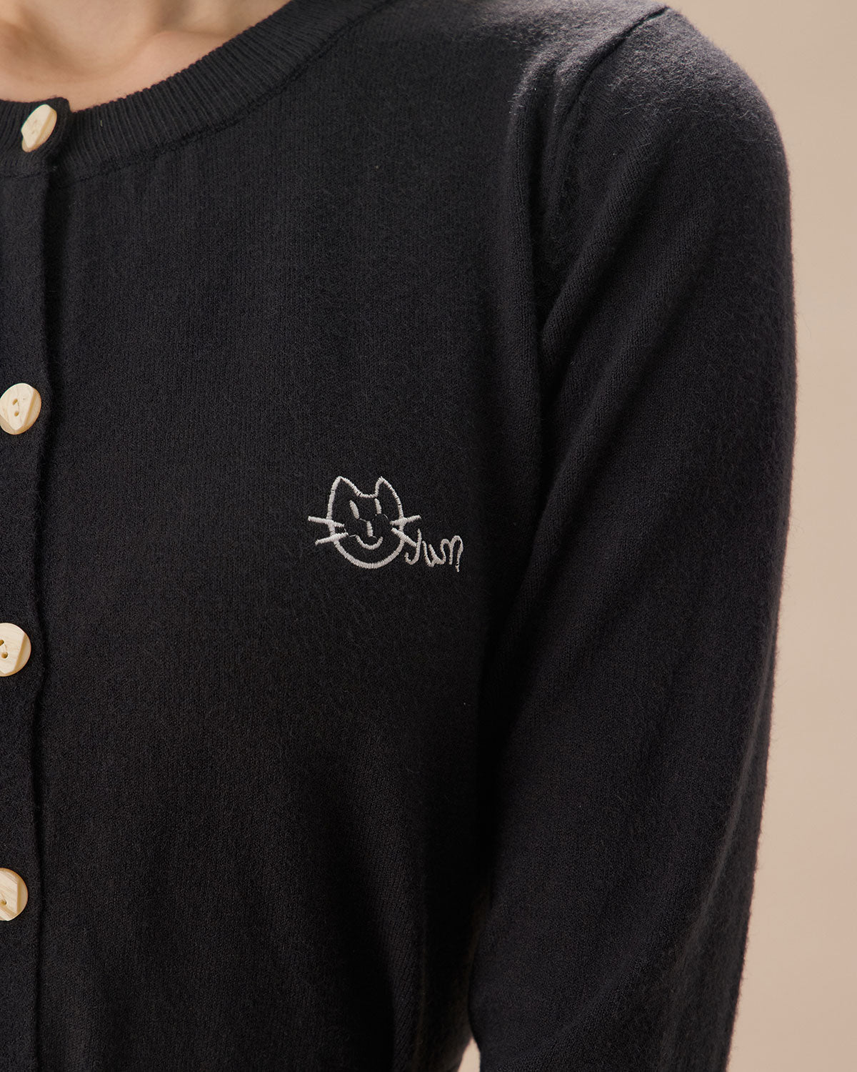 Gri Tek Düğmeli Nervürlü Örgü Hırka