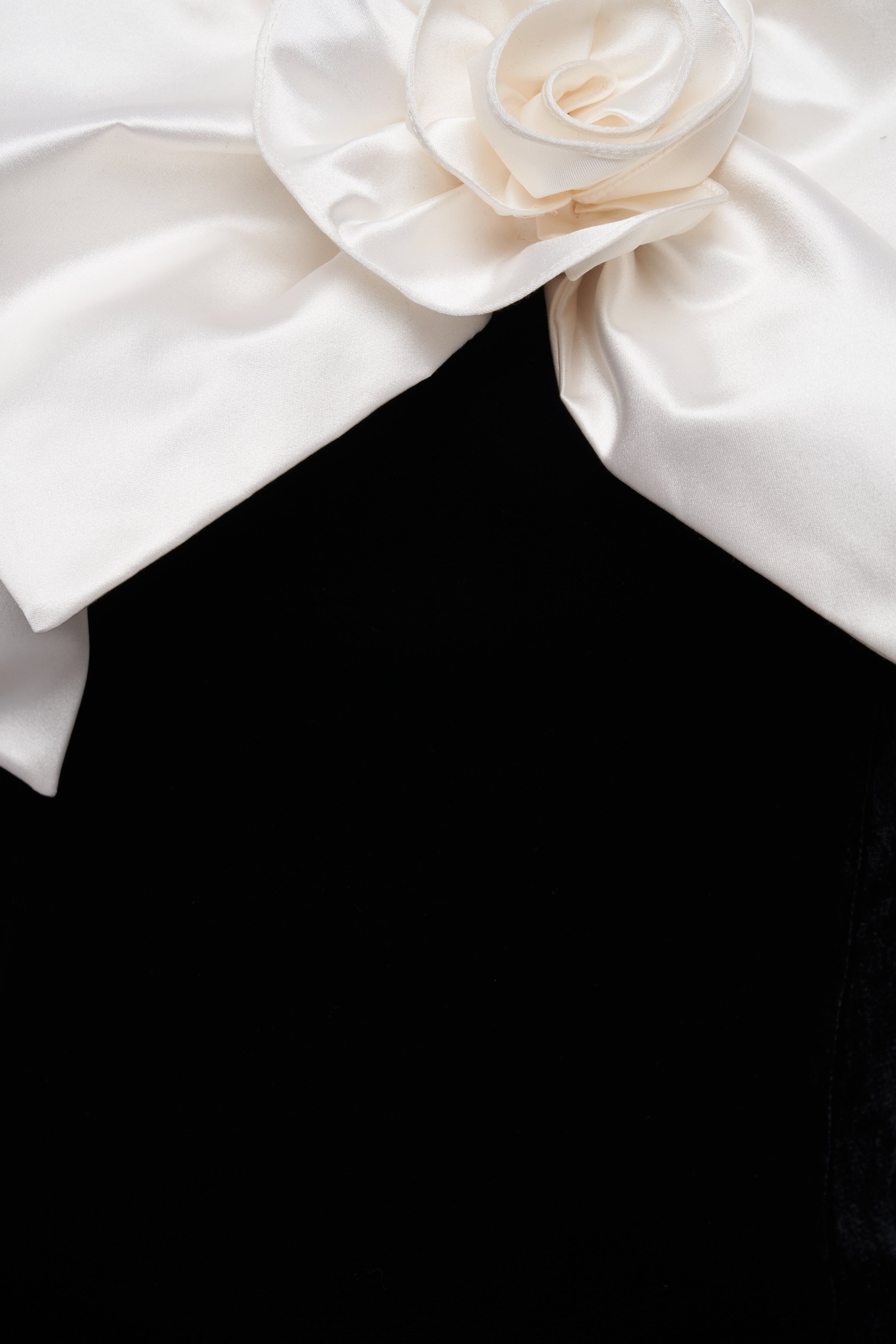 Lara Papyonlu Omuzu Açık Kadife Uzun Elbise