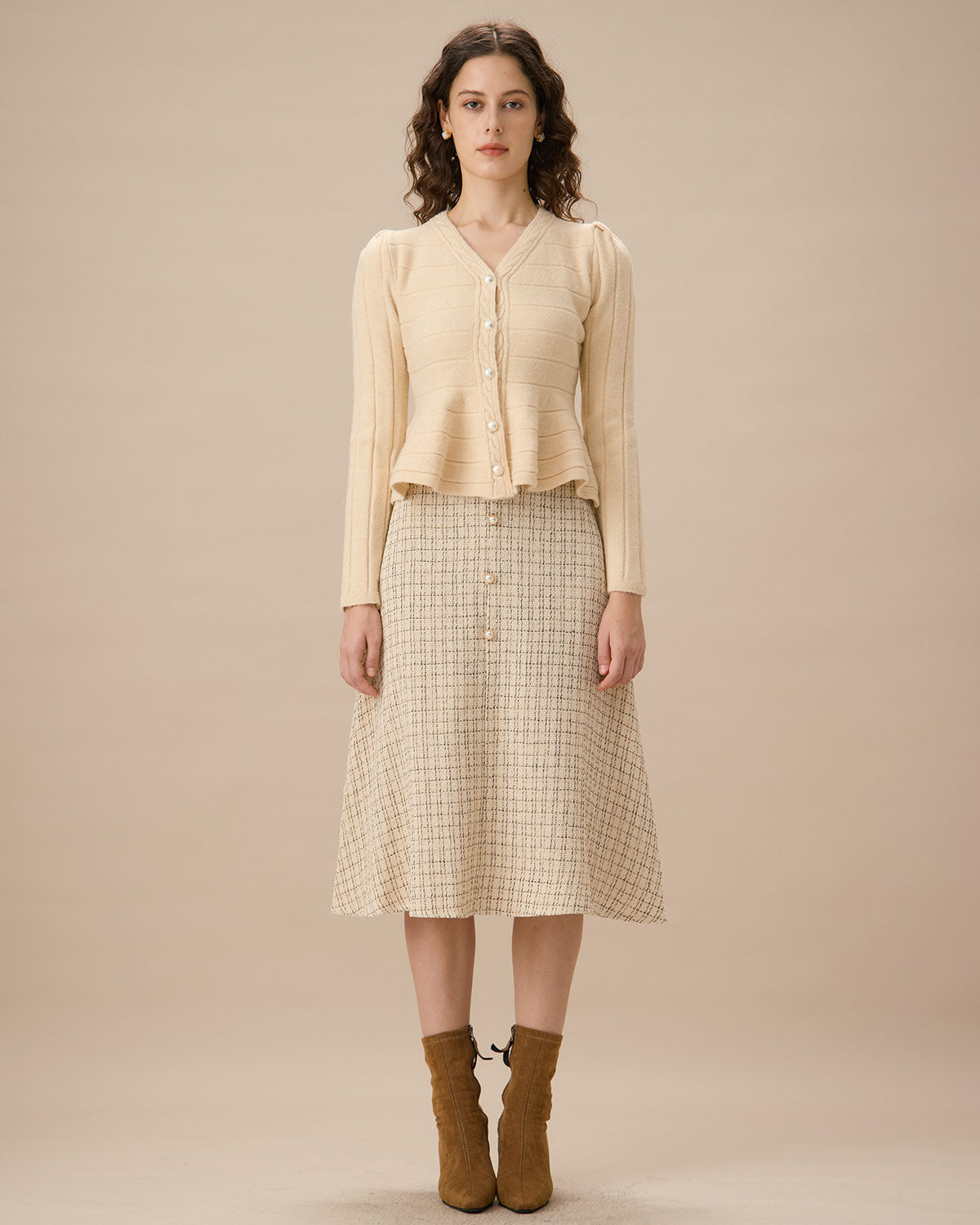 Bej Rengi V Yaka Tek Düğmeli Çizgili Hırka