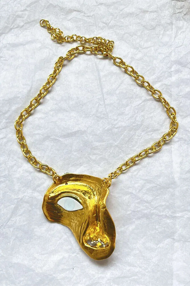 Abartılı Yüz Maskesi Kolye Kolye