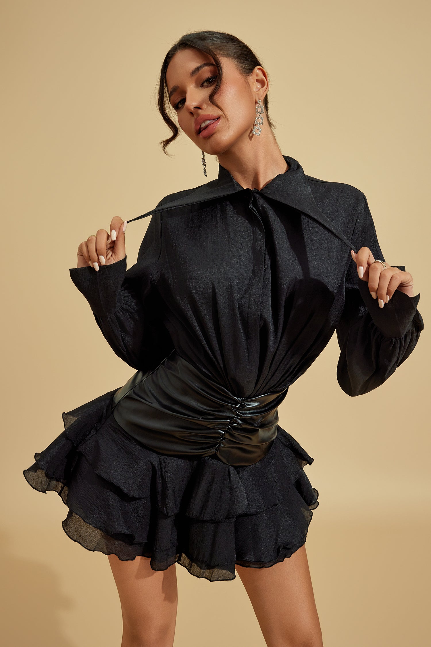 Victoria Beli Dantelli Fırfırlı Mini Elbise