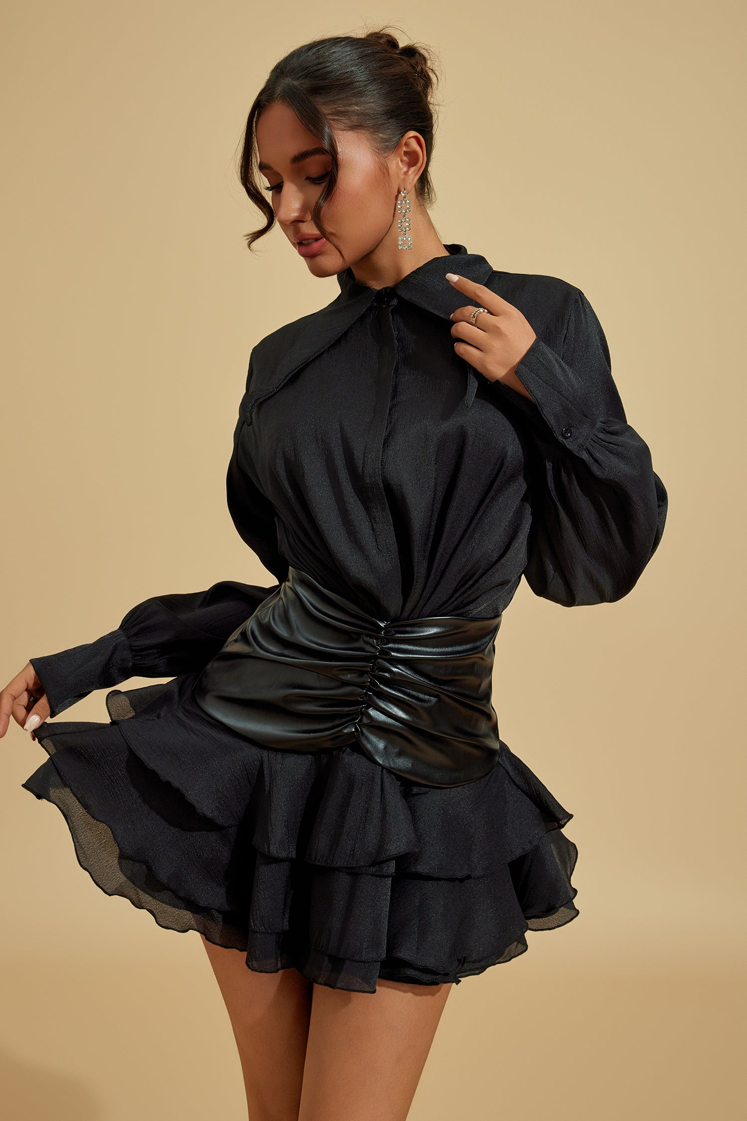 Victoria Beli Dantelli Fırfırlı Mini Elbise