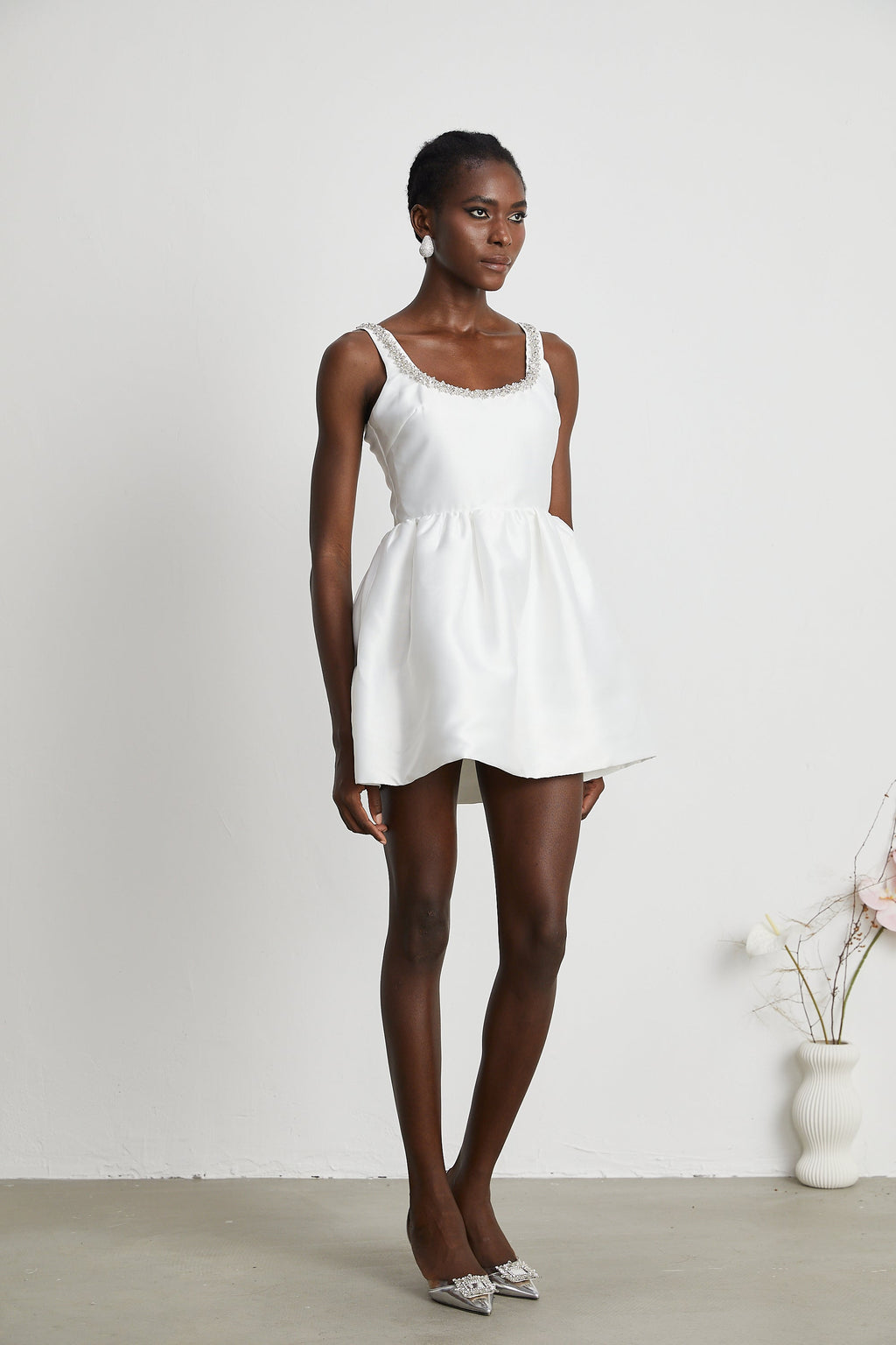 Perrine süslemeli mini elbise