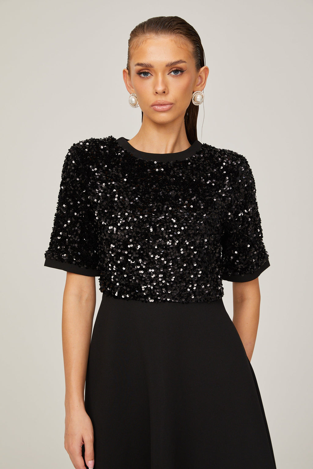 Charlotte Siyah Kısa Kollu Pullu Midi Elbise