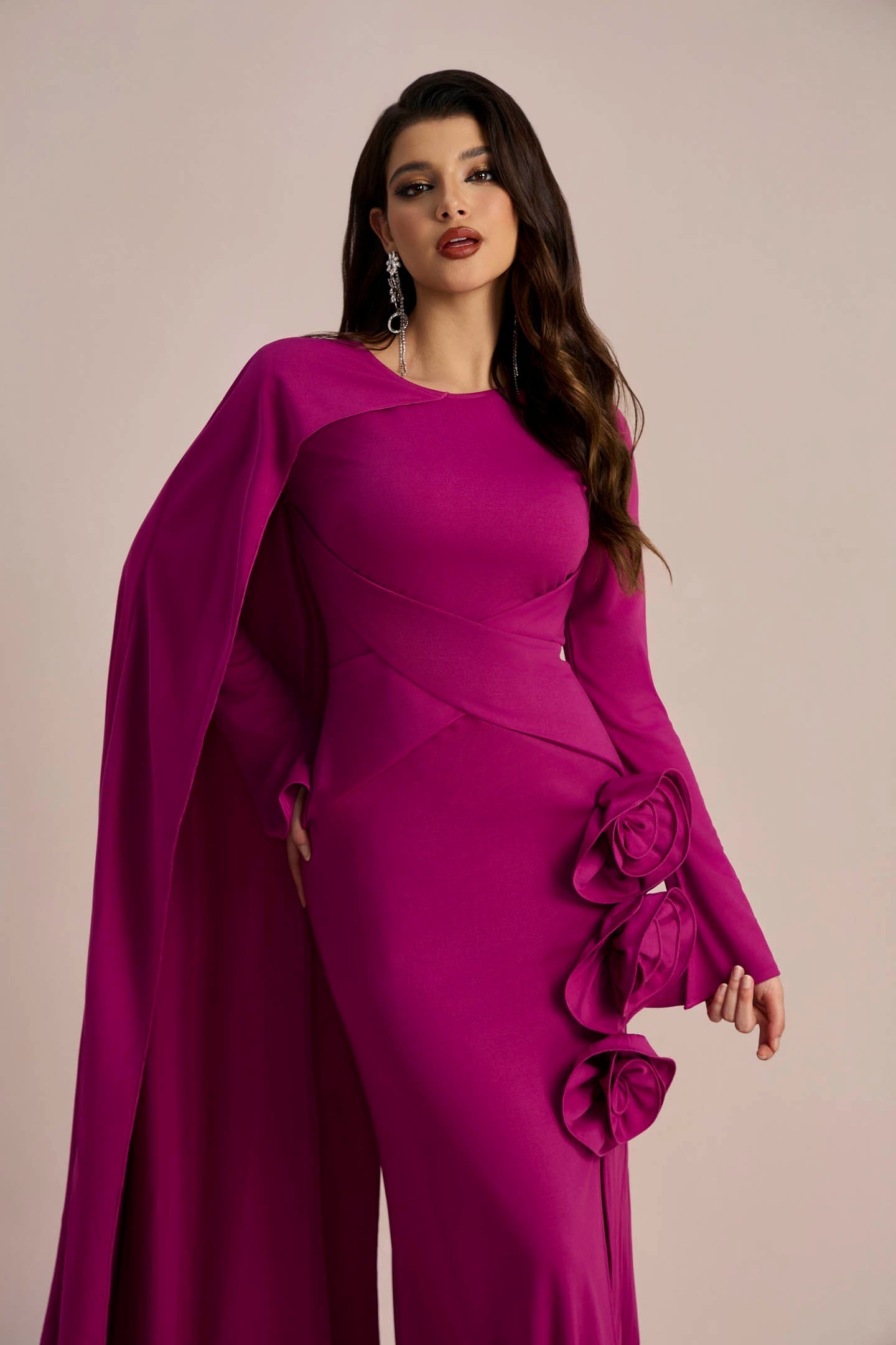 Anastasia Çiçekli Pelerinli Uzun Yırtmaçlı Elbise