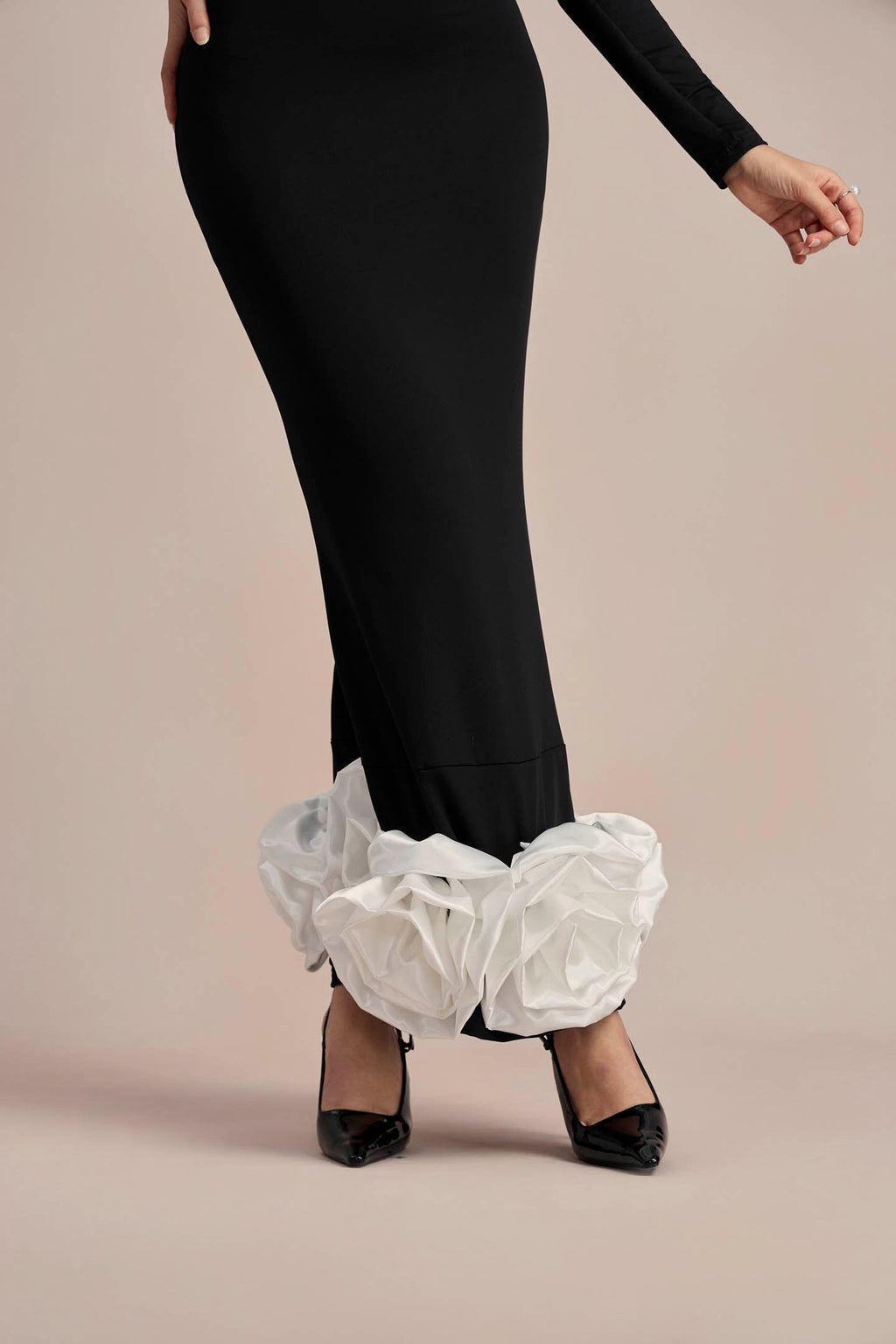 Heloise Uzun Kollu Çiçek Aplikeli Maxi Elbise