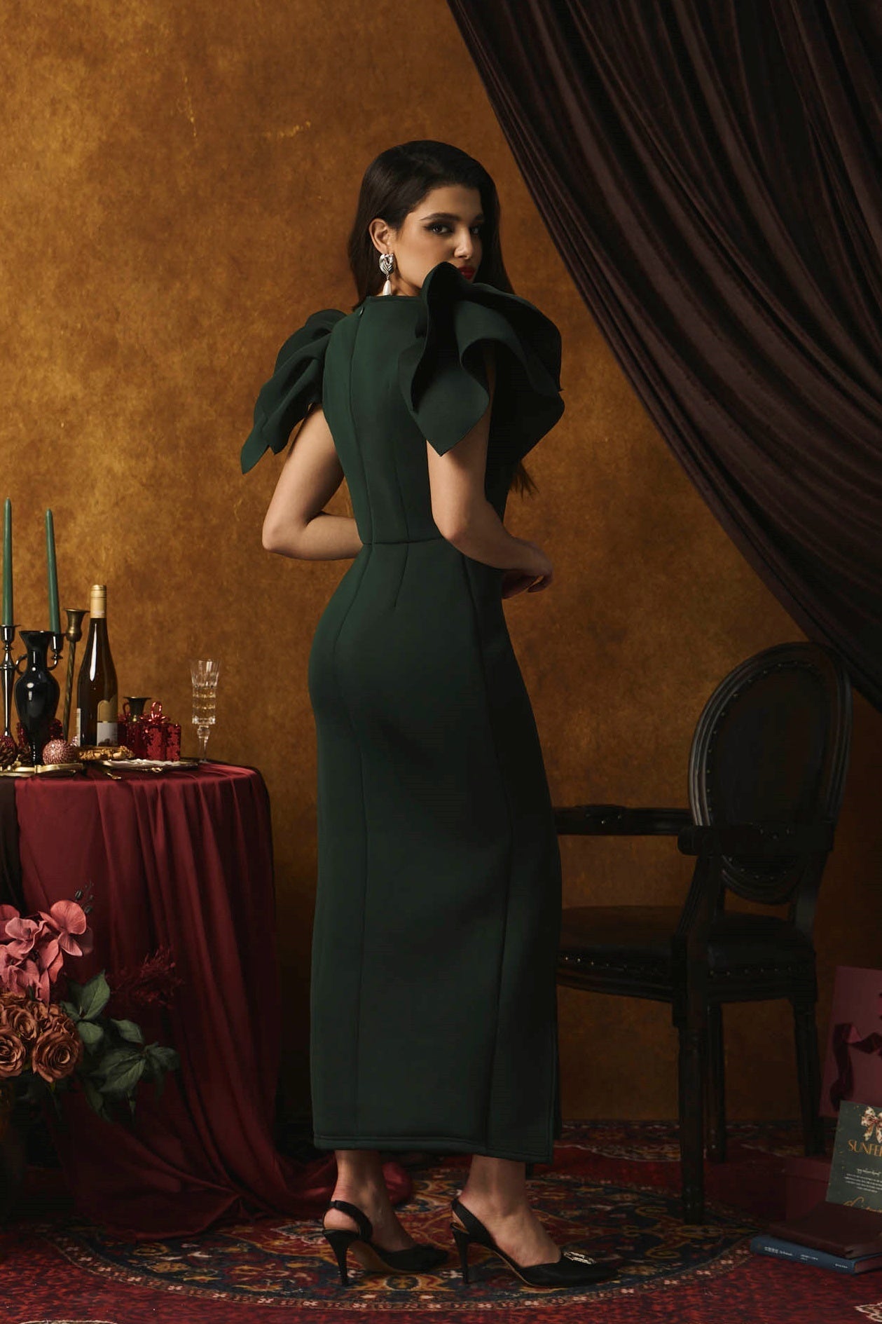 Ethel Kol Volanlı Uzun Yırtmaçlı Elbise