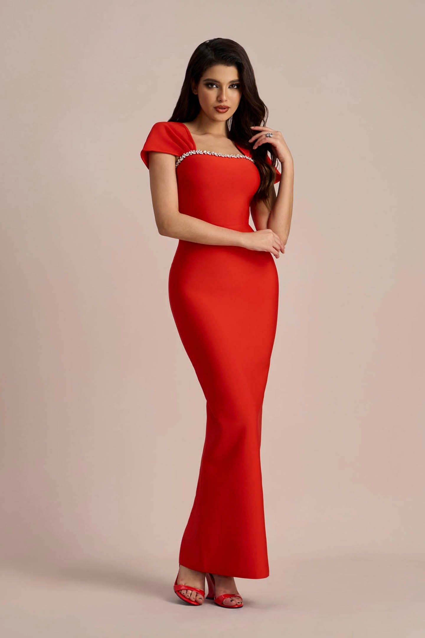 Grace Kristal Taşlı Kare Yaka Uzun Elbise