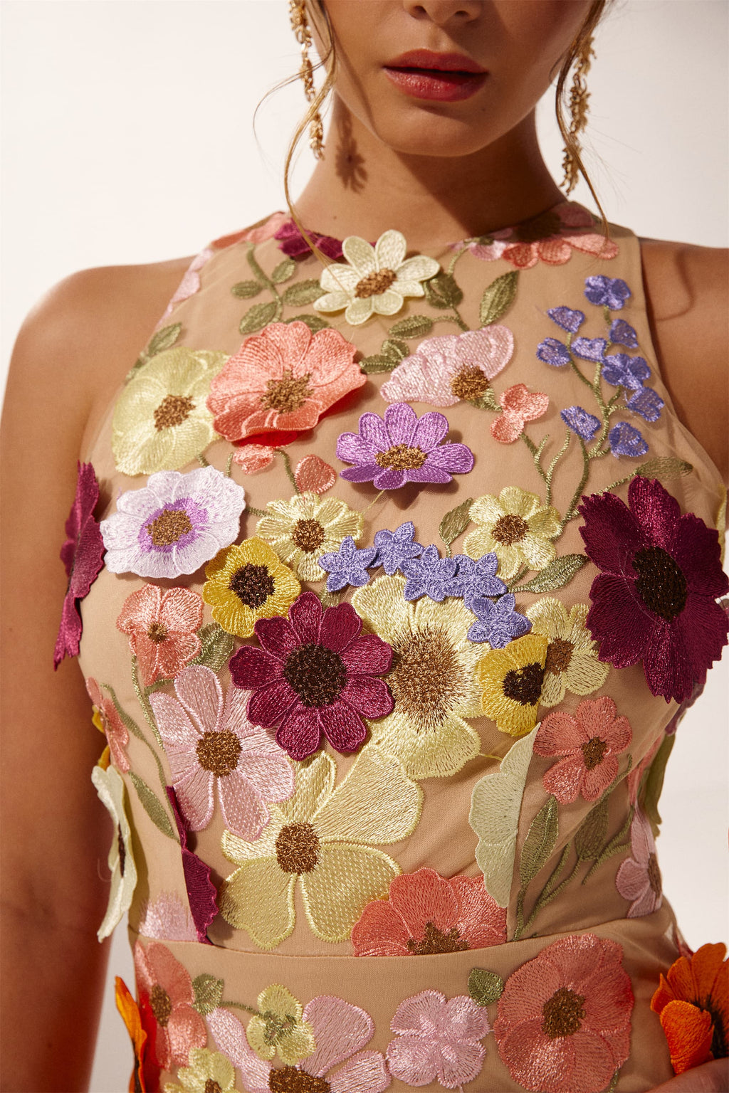 Andrea Çiçek İşlemeli Kolsuz Uzun Elbise