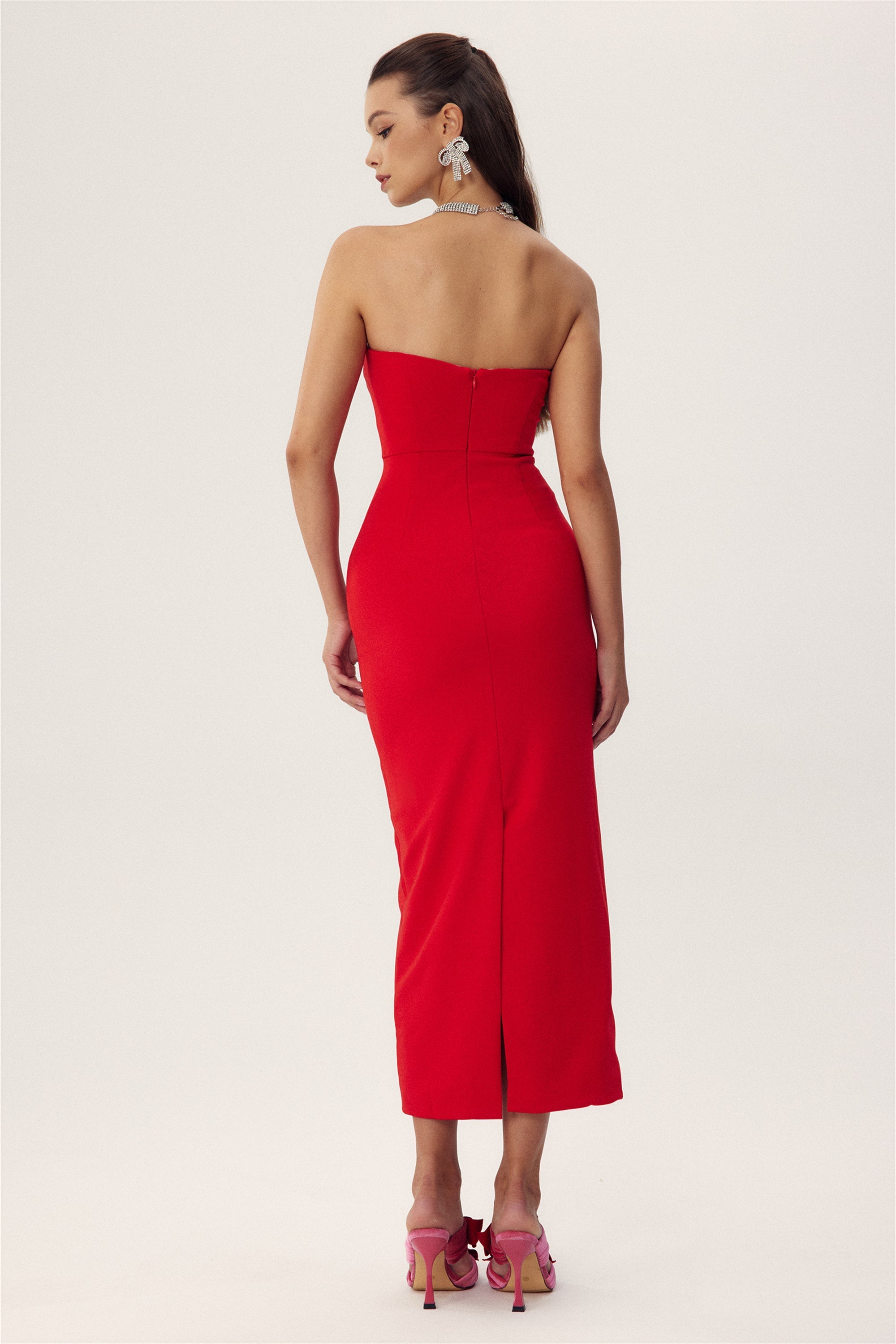 Olivia Straplez Fiyonklu Krep Midi Elbise