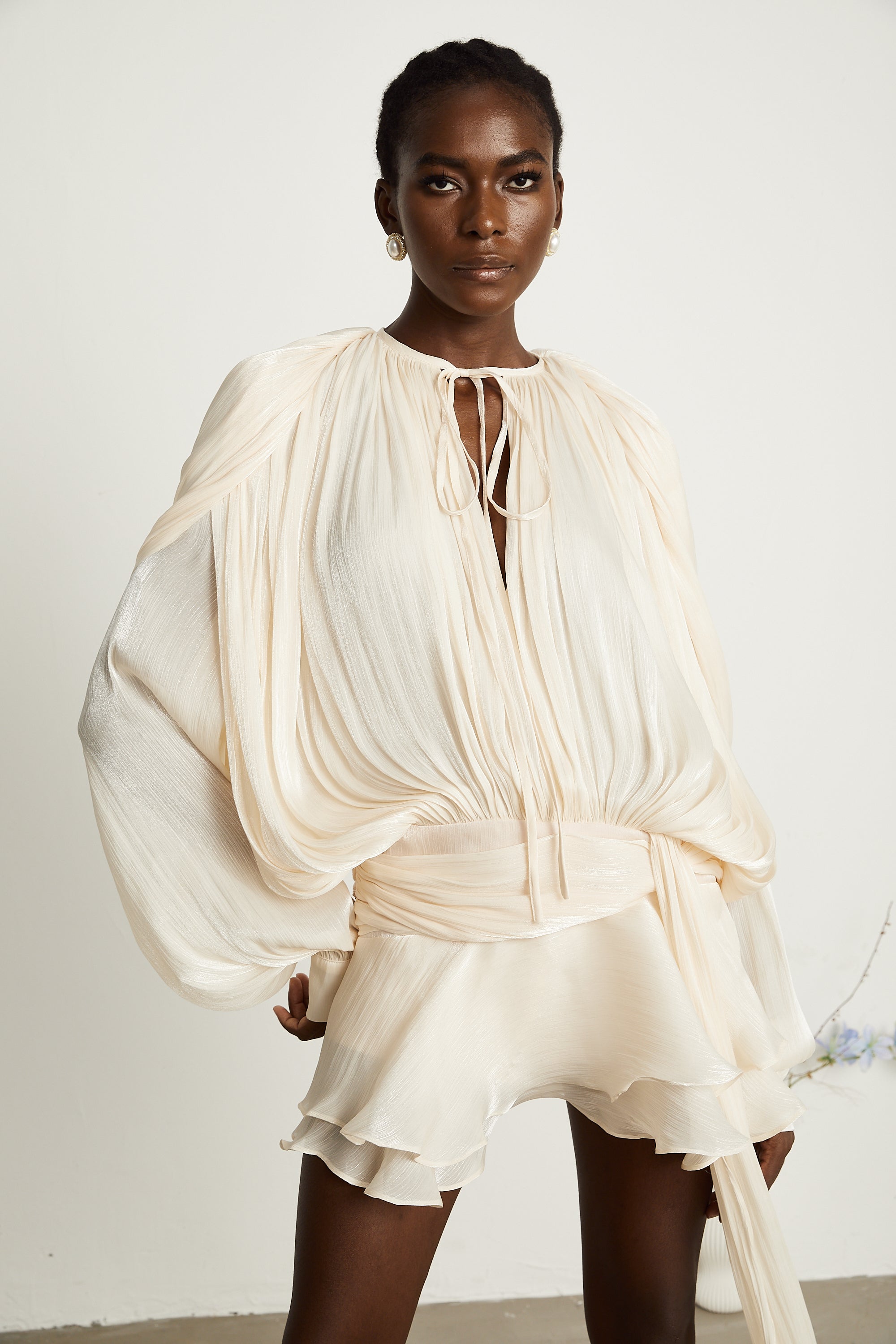 Eugénie Nötr Pilili Fırfırlı Mini Elbise