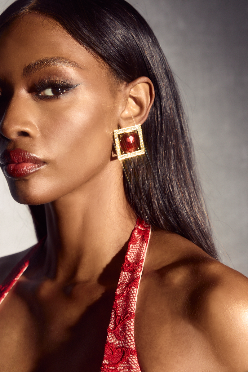 Kristal Kare Saplama Küpe