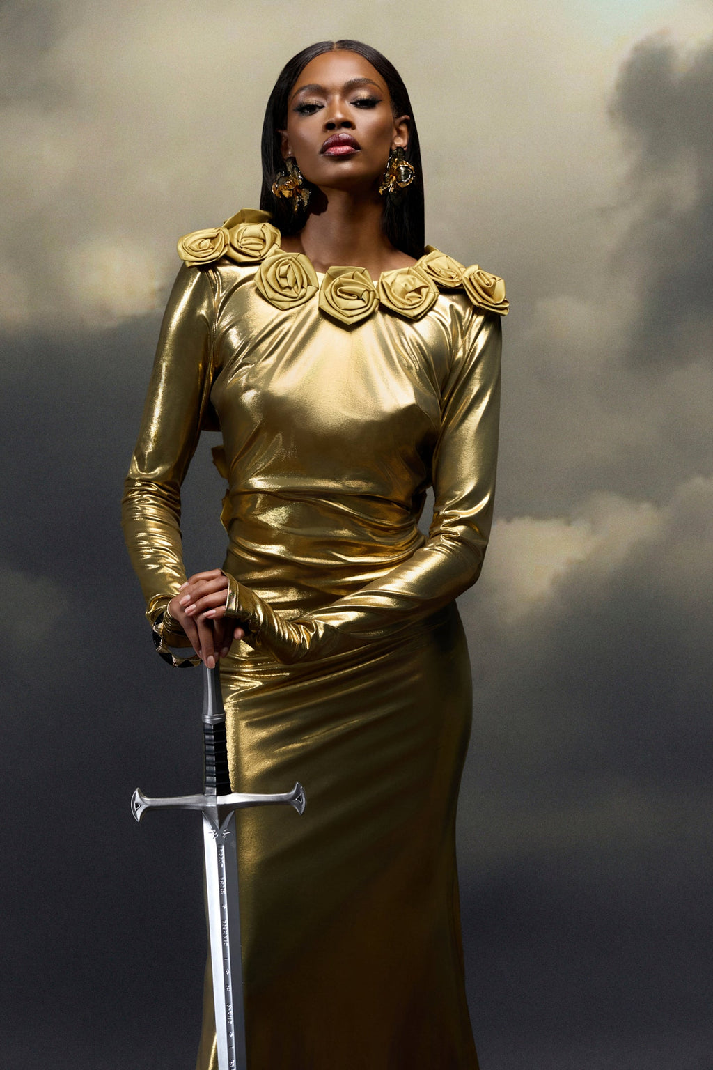 Octavia Çiçek Aplikeli Sırtı Açık Uzun Elbise