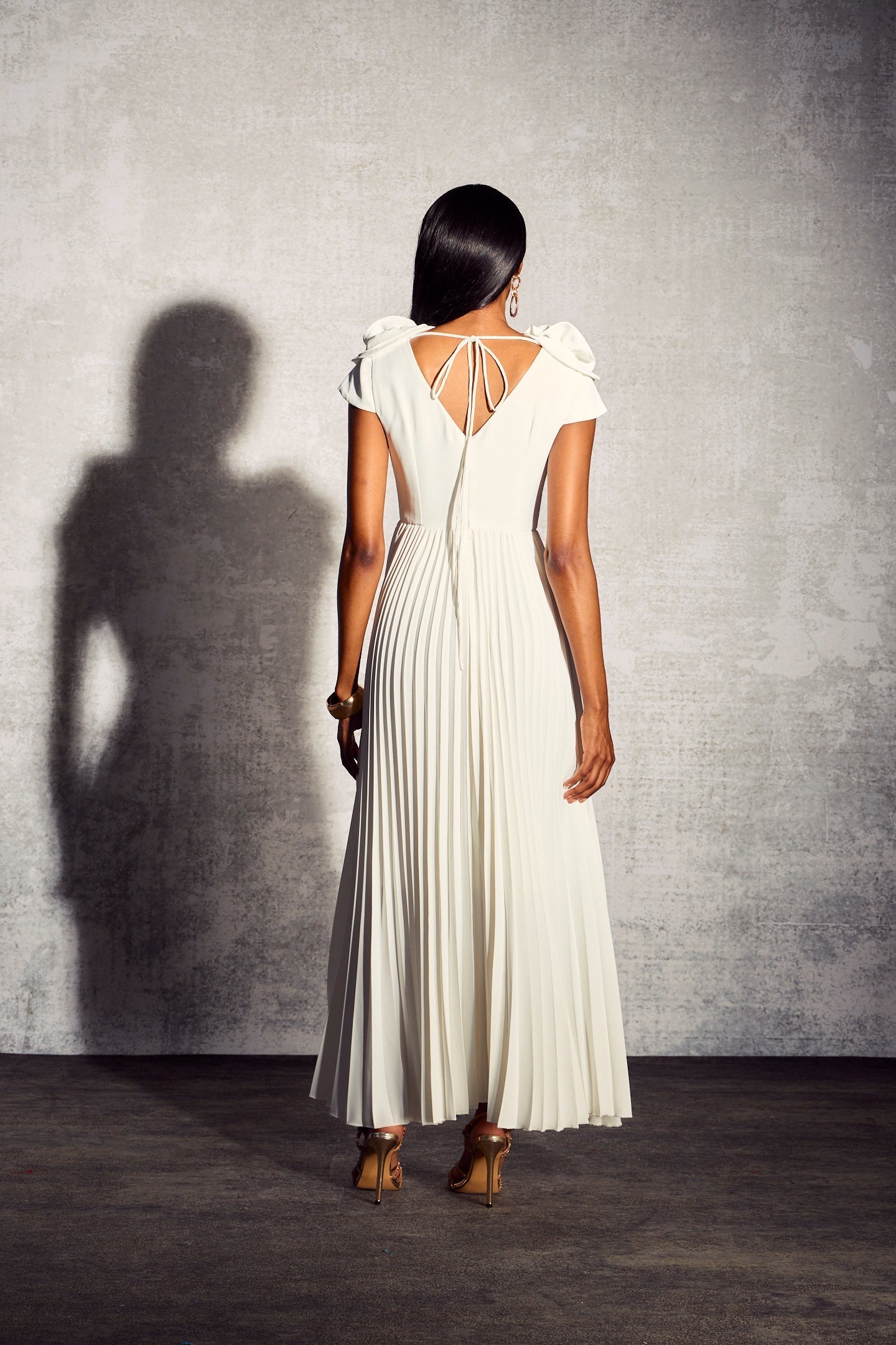 Grace V Yaka Çiçek Pileli Maxi Elbise