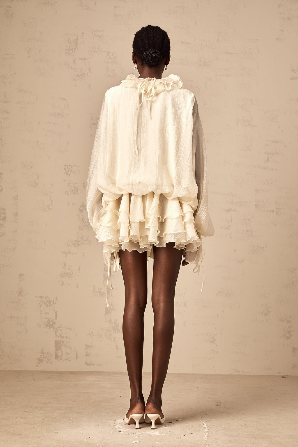 Zéphyrine Çiçek Aplikeli Katlı Mini Elbise