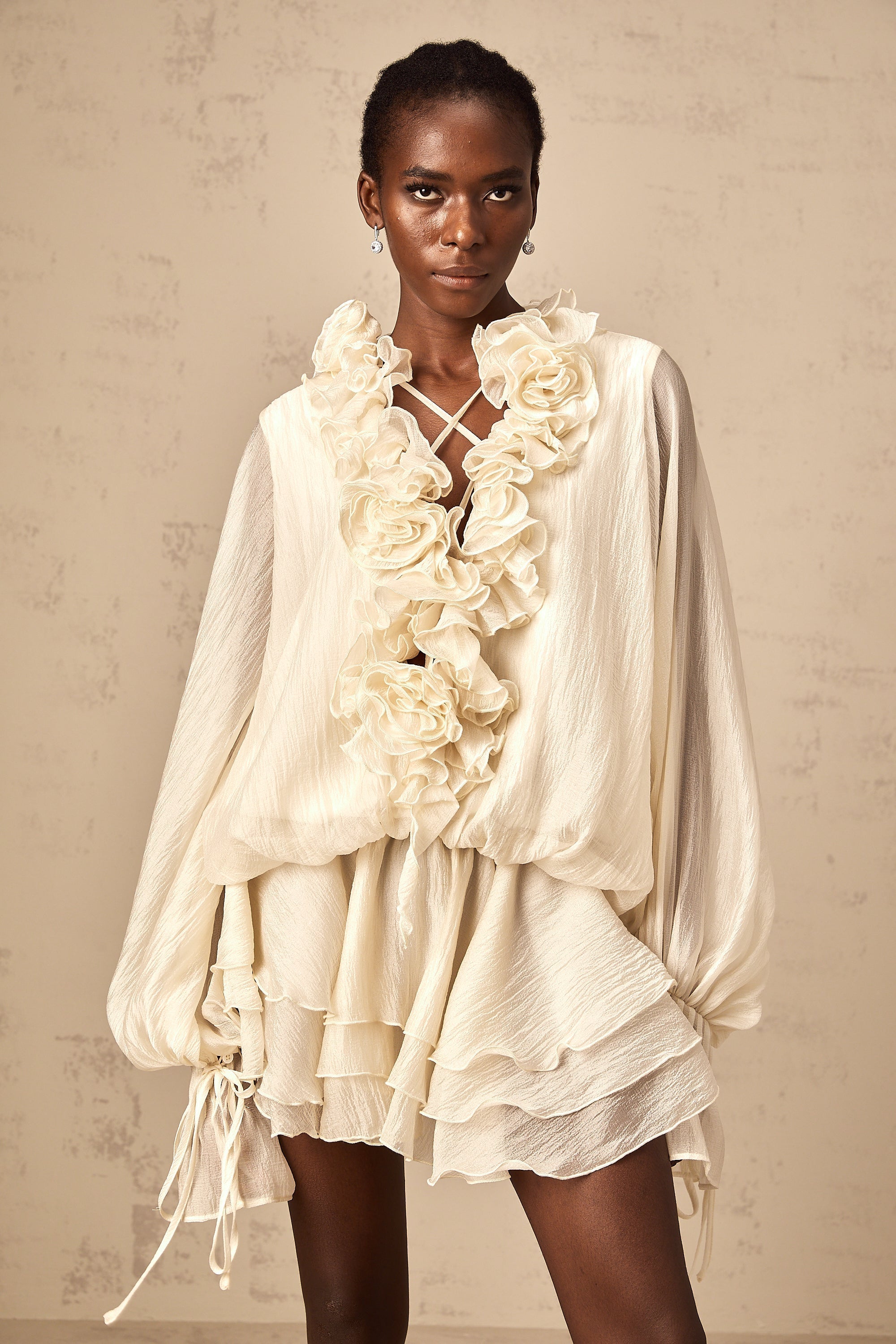 Zéphyrine Çiçek Aplikeli Katlı Mini Elbise