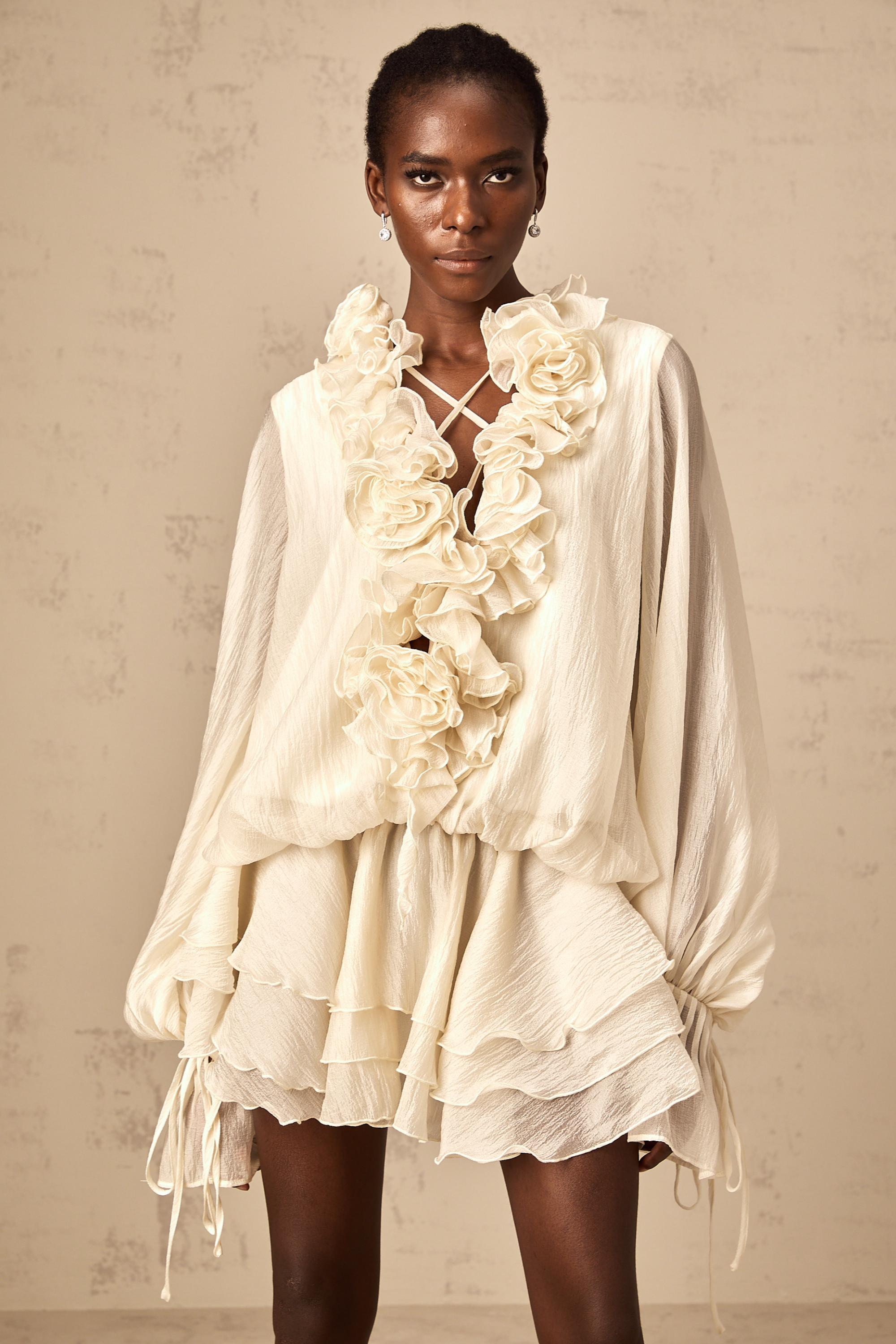 Zéphyrine Çiçek Aplikeli Katlı Mini Elbise