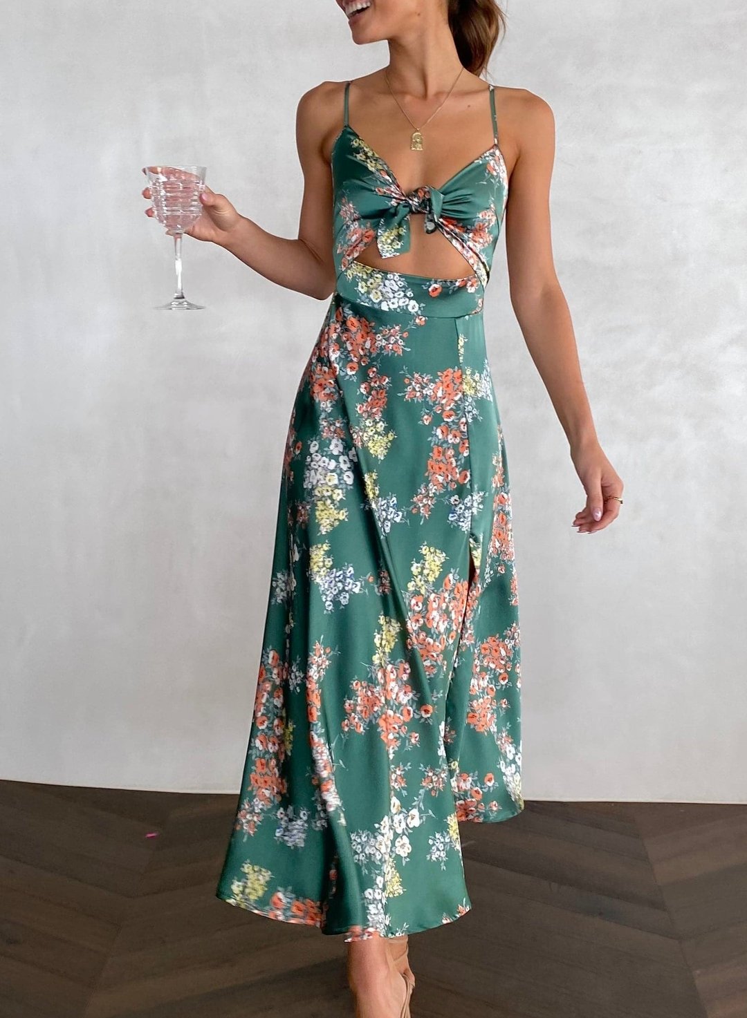 Saten Çiçekli Bölmeli Göğüs Düğmeli Midi Elbise