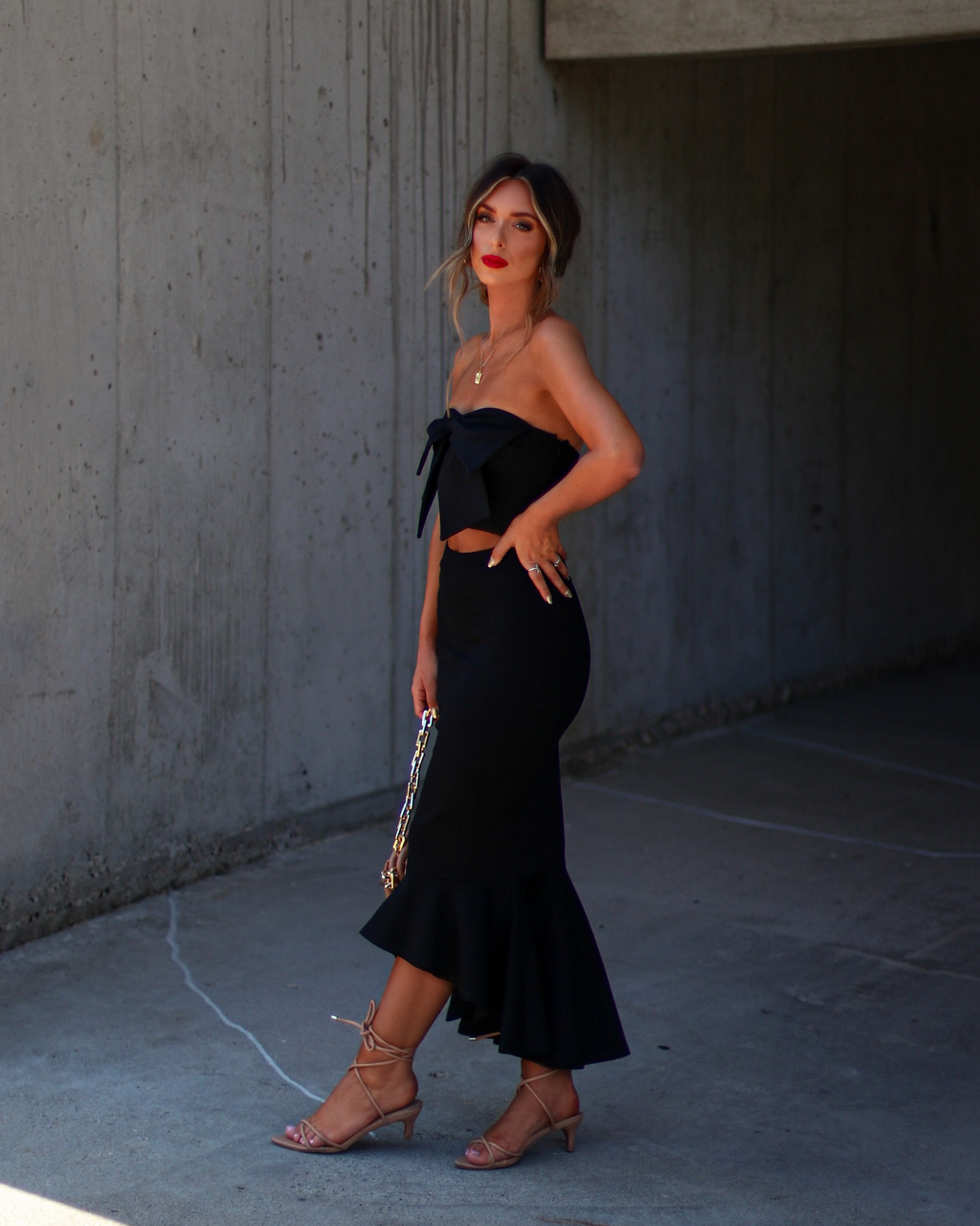 Libby Straplez Fırfırlı Midi Elbise