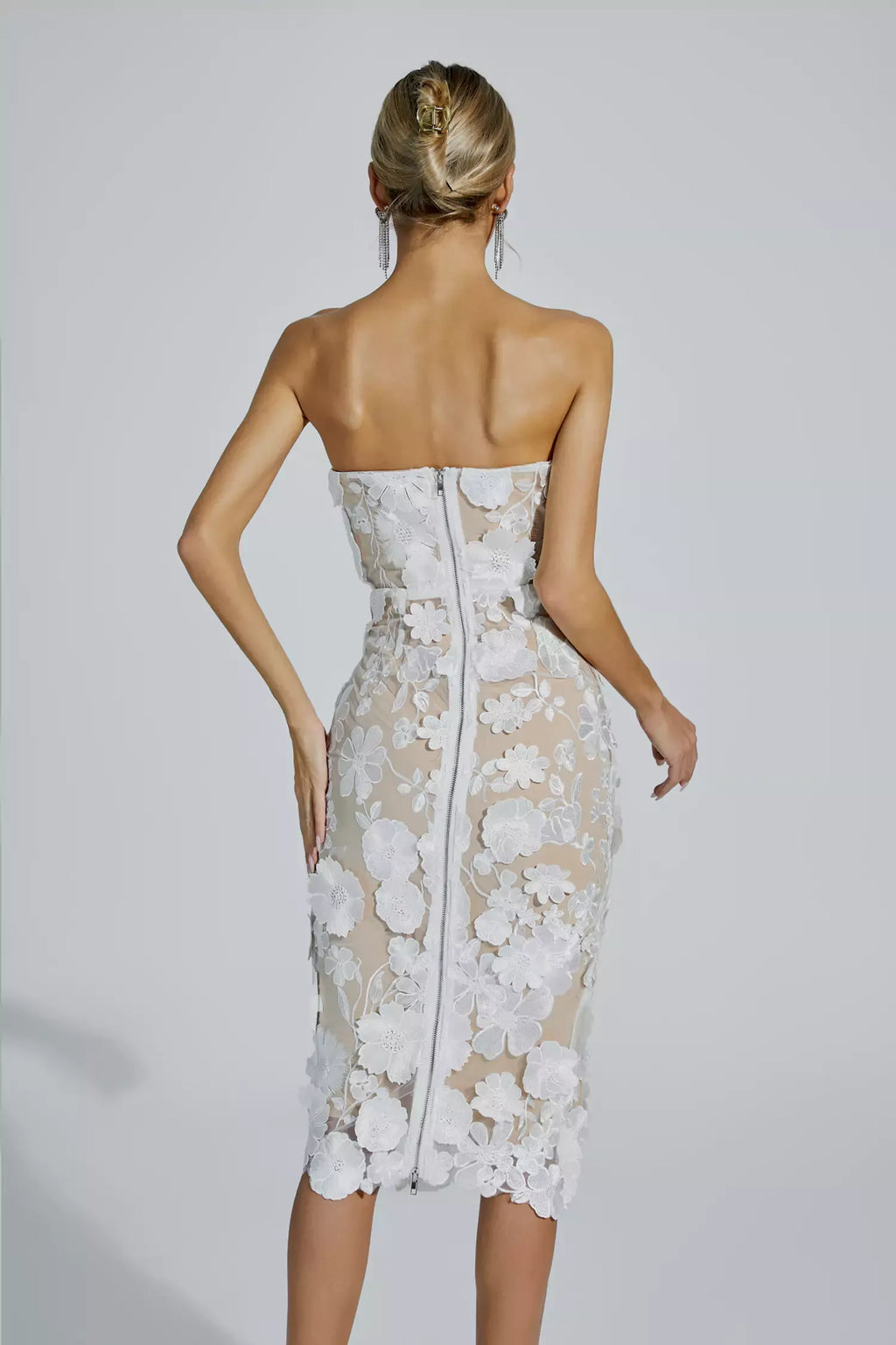 Anais Beyaz Dantelli Çiçek Omuzu Açık Midi Elbise