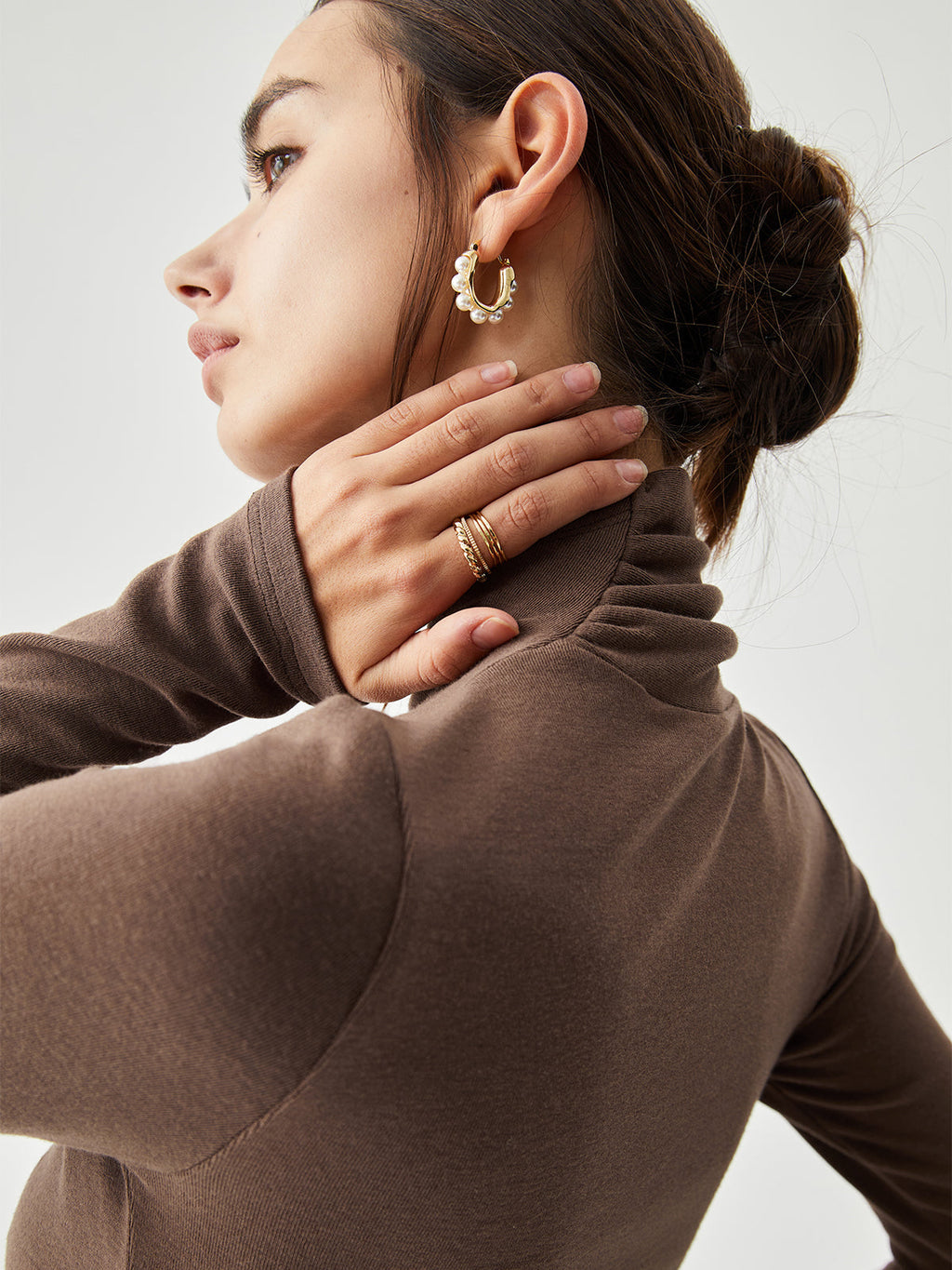 Vücuda Oturan Yüksek Yakalı Nervürlü Örgü Uzun Elbise Ve Uyumlu Eşarp