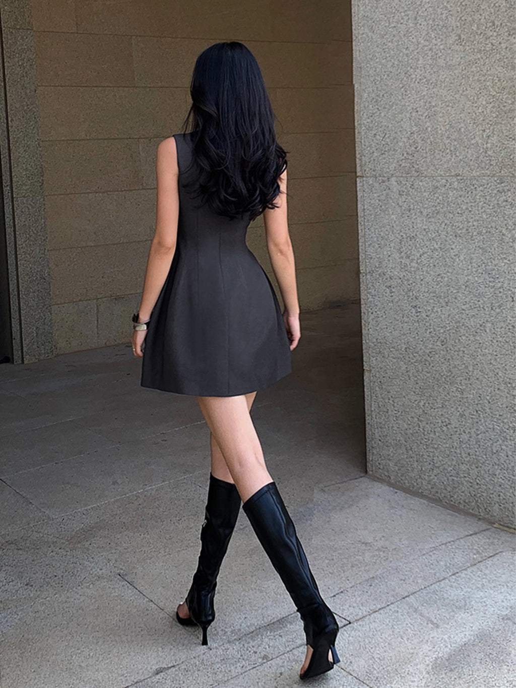 Düz Yuvarlak Yaka Kolsuz Mini Elbise