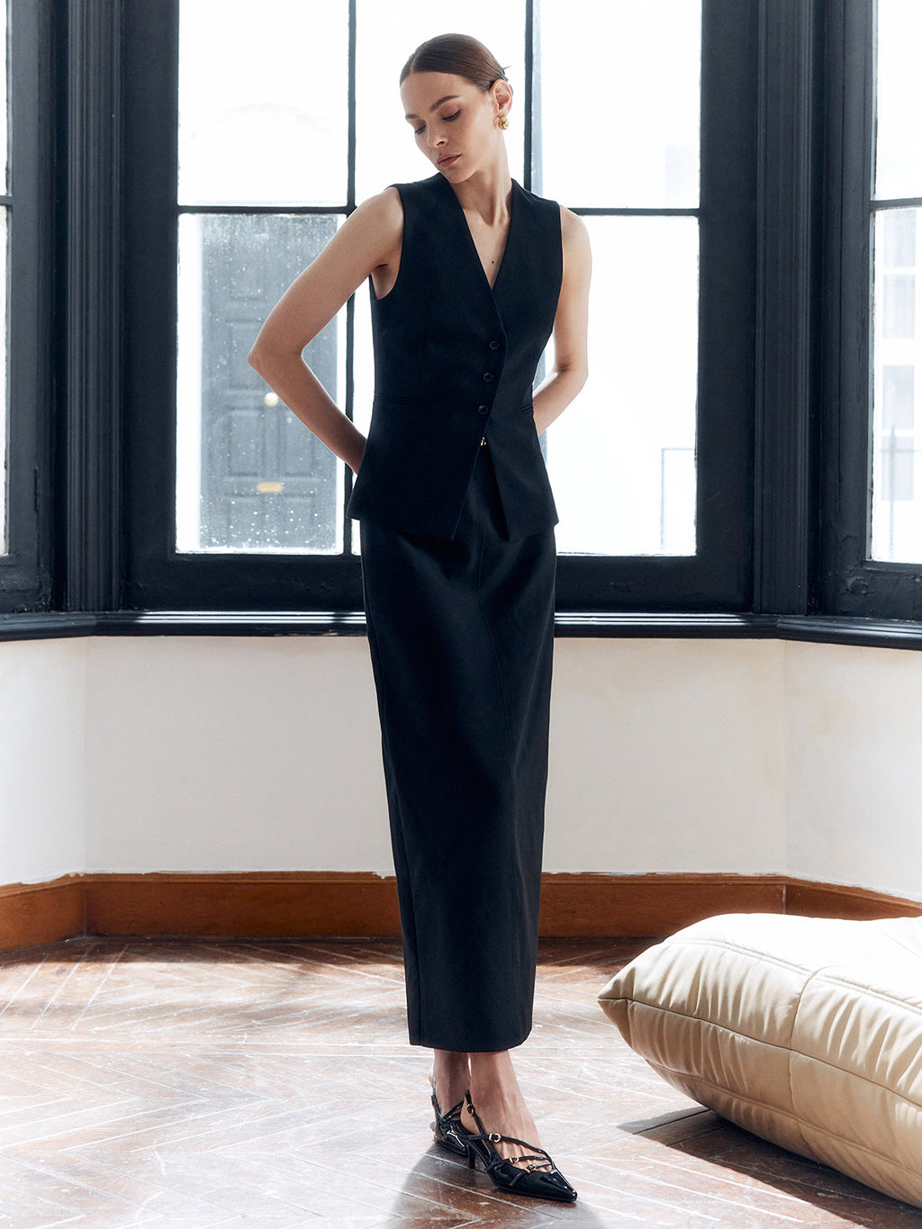 Düz Sırt Bölünmüş Düğmeli V Yaka Yelek