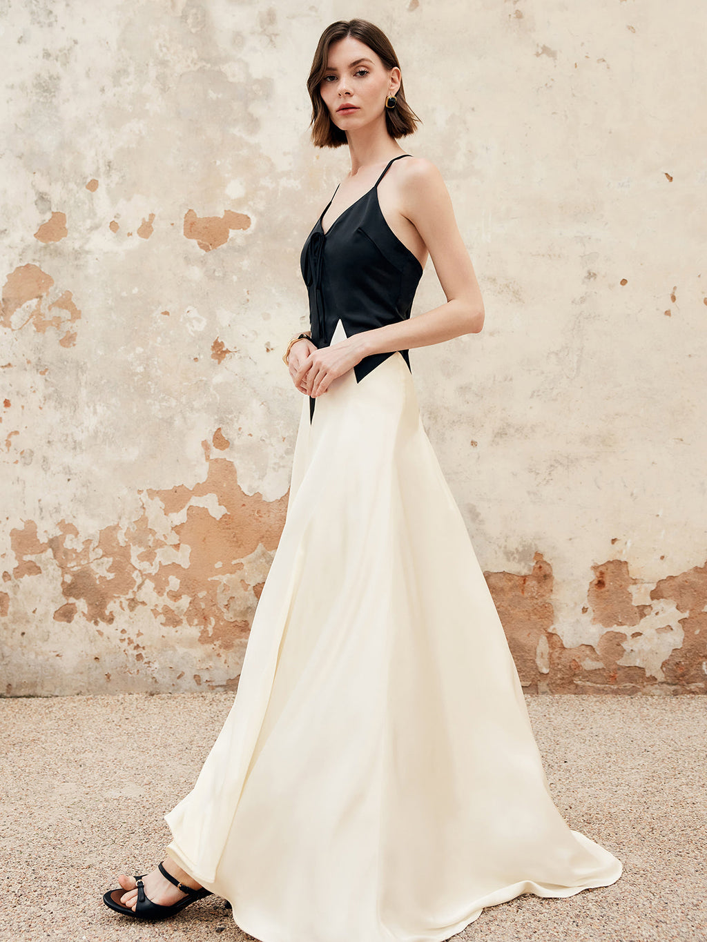 Renk Bloklu Pileli Kesimli Askılı Uzun Elbise