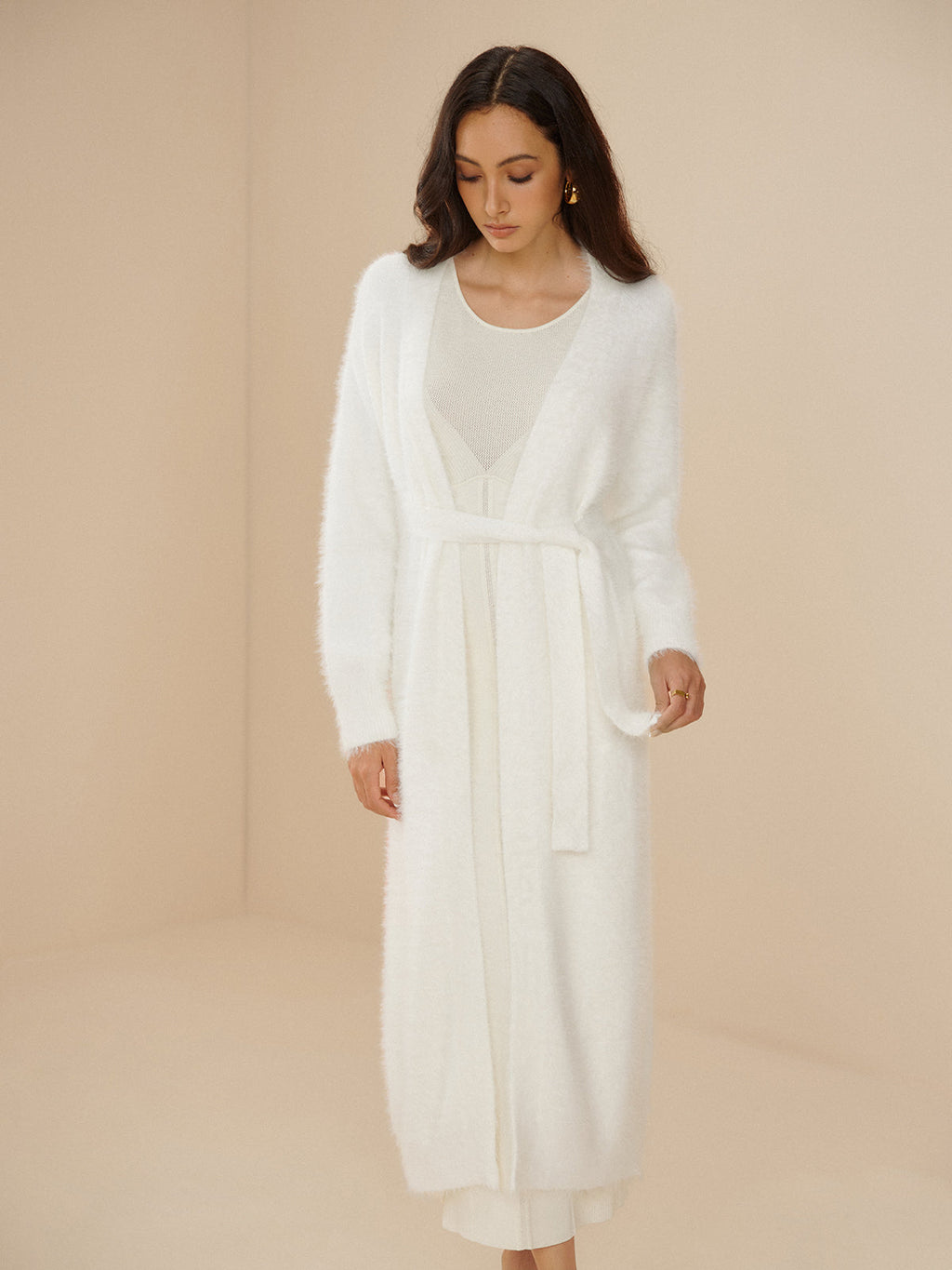 Şık Tüylü Düz Kuşaklı Hırka