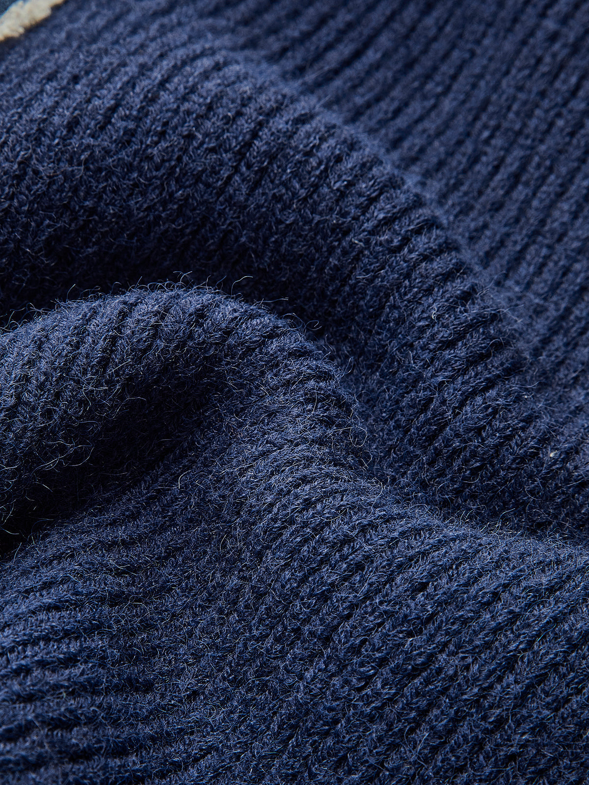 Panel Göğüslü Streç Yaka Örgü Üst