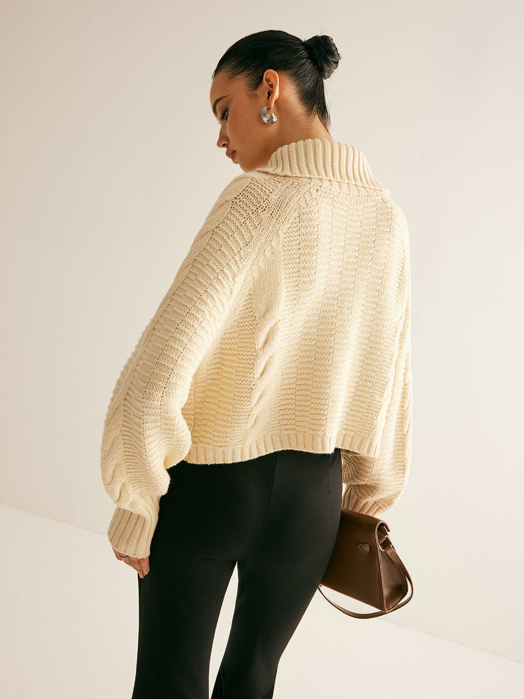 Yakalı Göğüslü Kablo Örgü Hırka