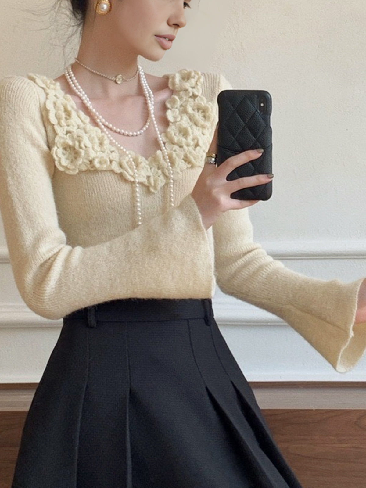 Çiçekli Yakalı Yivli Örgü Üst