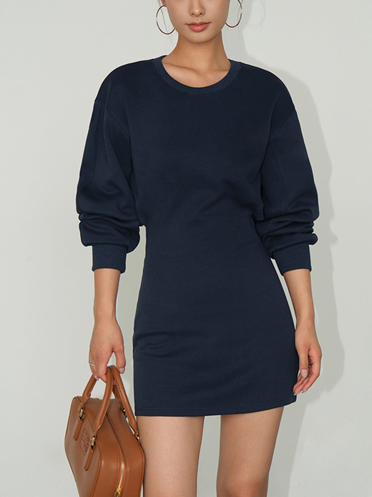 Sırtı Açık Uzun Kollu Kesik Elbise