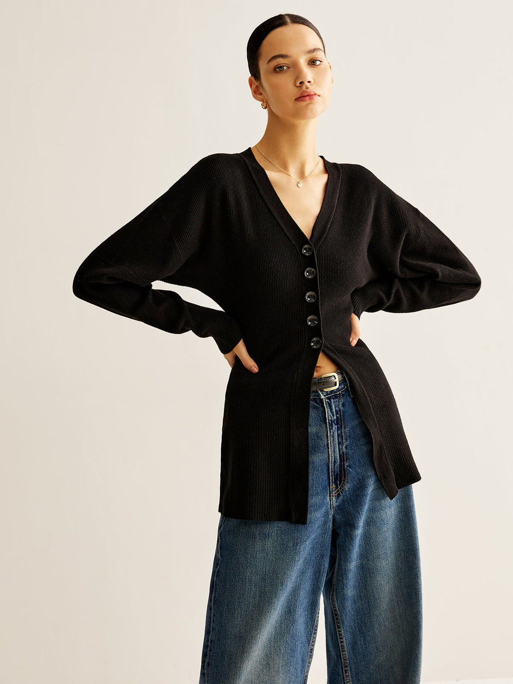 V Yaka Düğmeli Yırtmaçlı Hırka