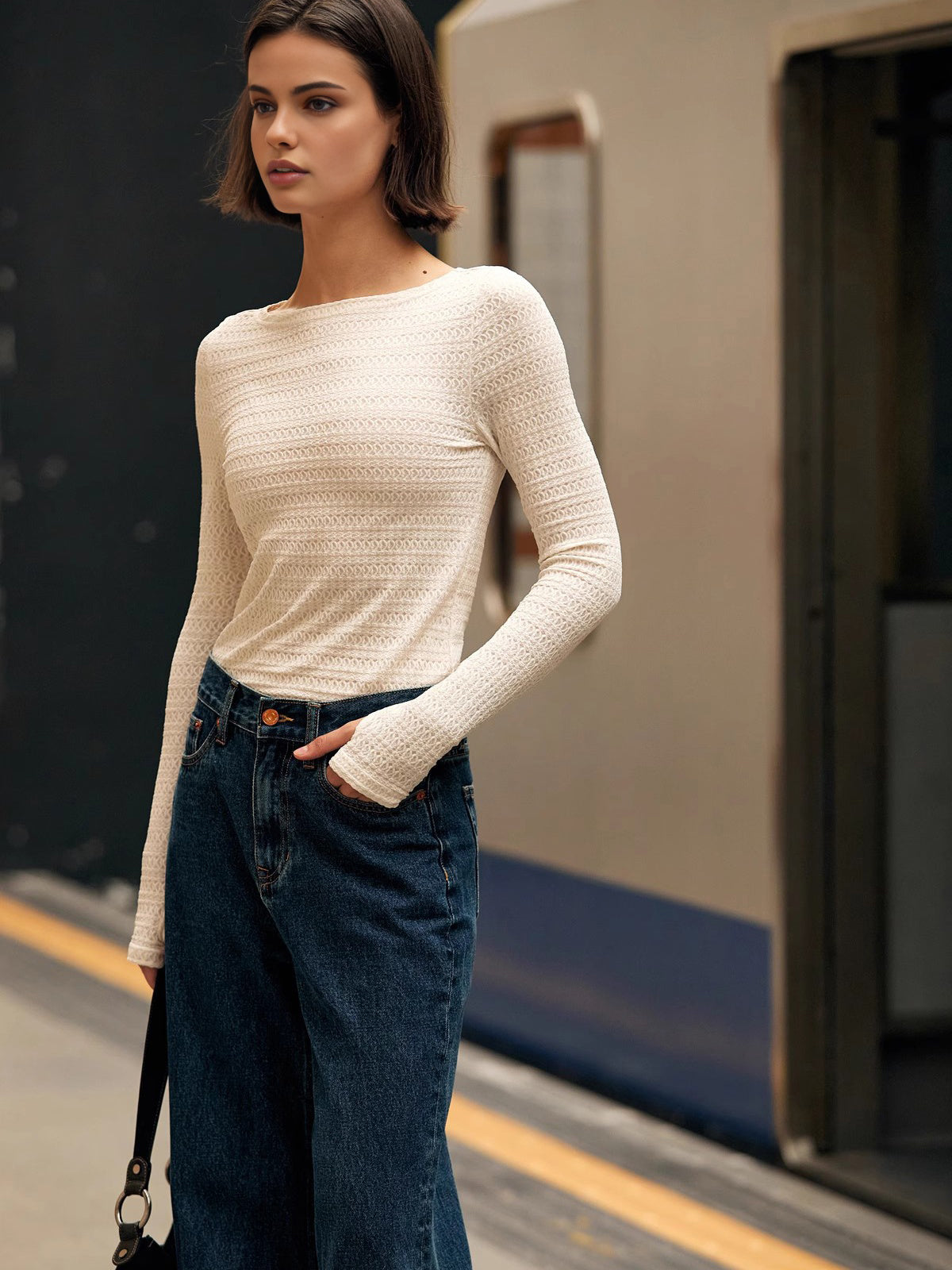 Yarı Şeffaf Parmak Deliği Plisse Üst