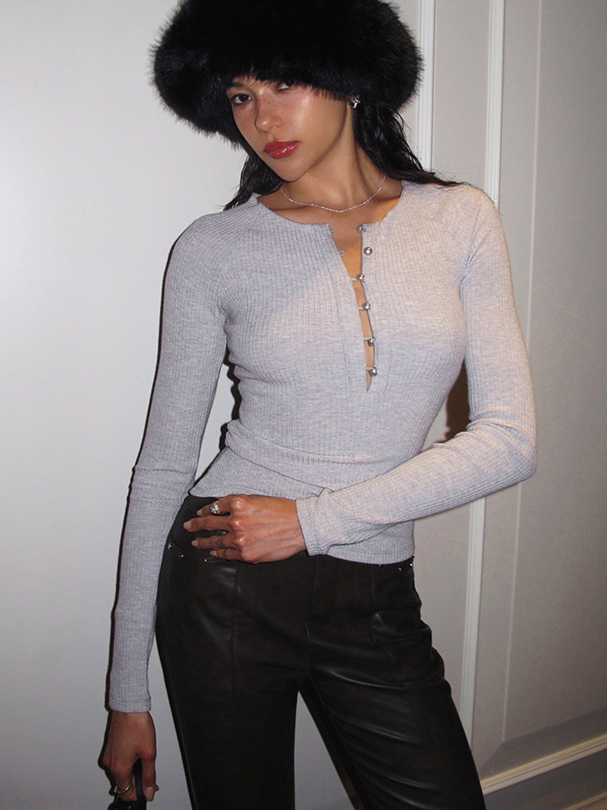 İnci Düğmeli Kesimli Dar Üst