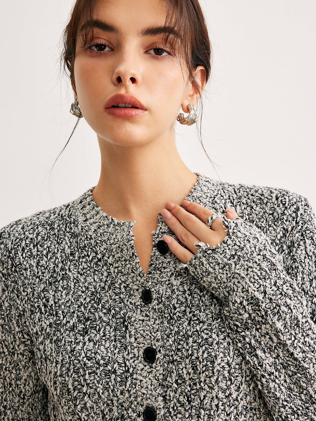 Raw Hem Düğmeli İnce Örgü Üst