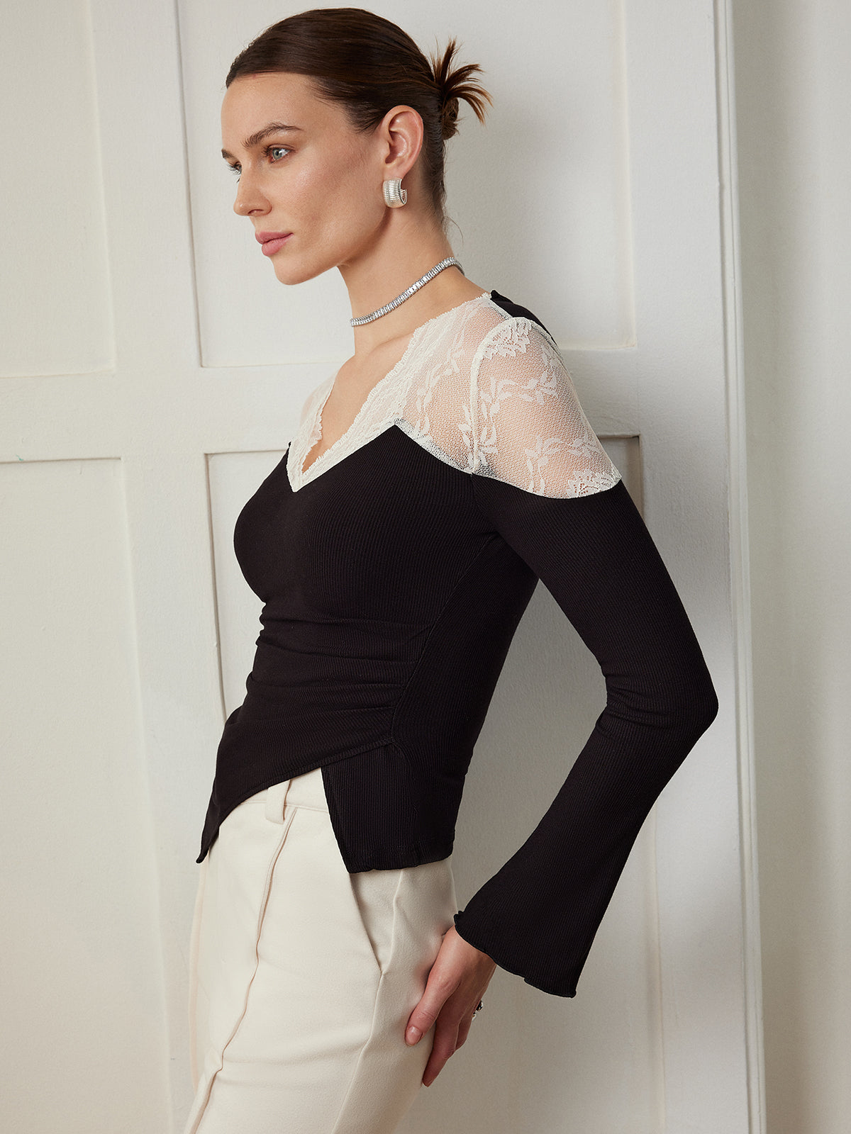 Zarif Dantel Panelli Şık Asimetrik Dar Bluz