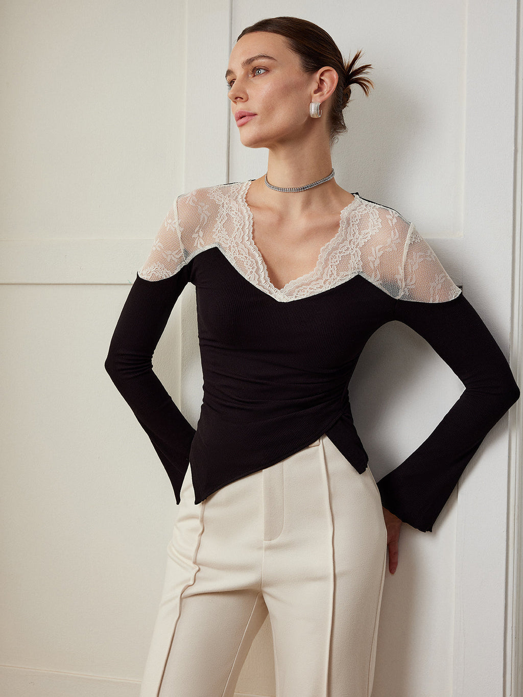 Zarif Dantel Panelli Şık Asimetrik Dar Bluz