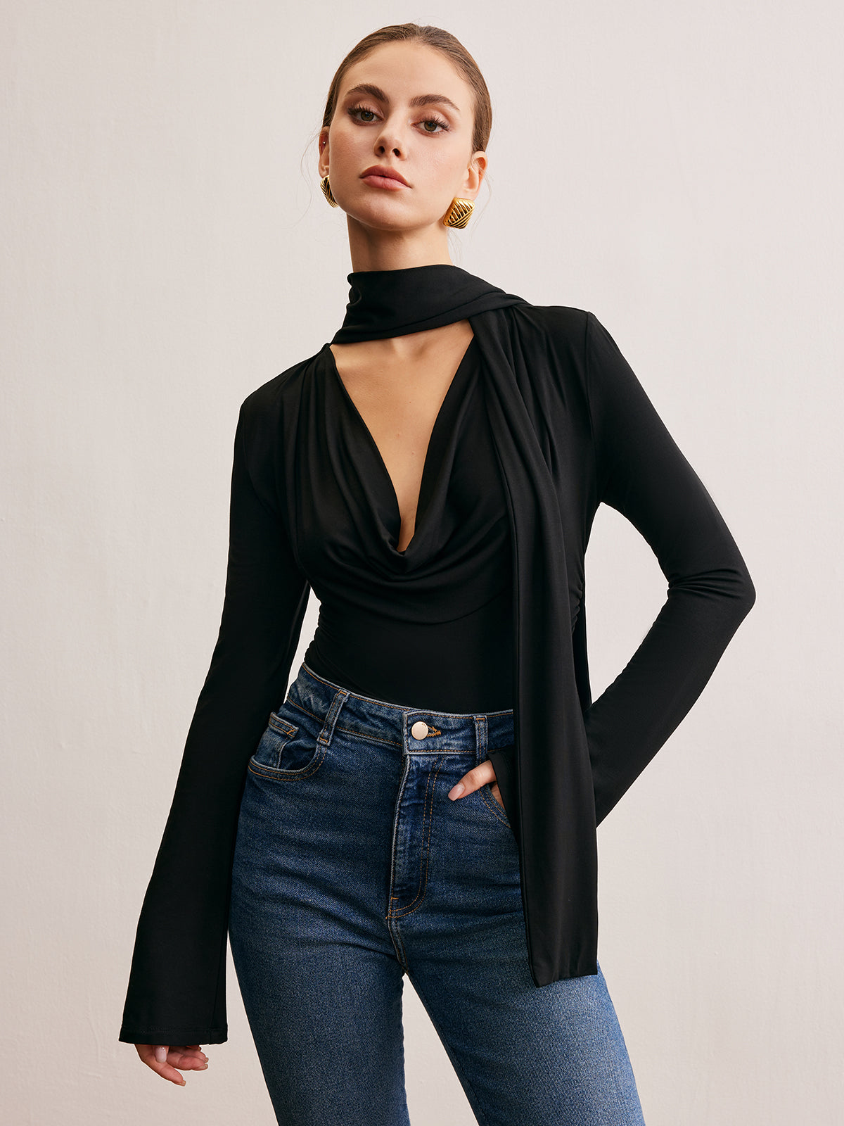 Kapşonlu Yaka Kurdeleli Tişört