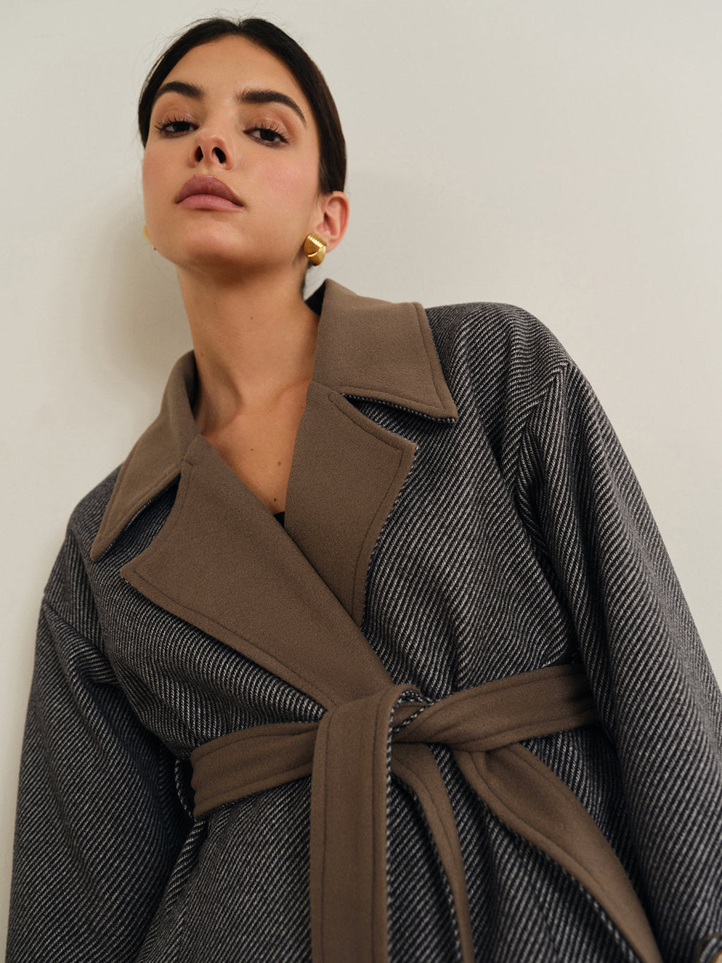 Büyük Boy Kontrast Yaka Kemerli Yün Palto