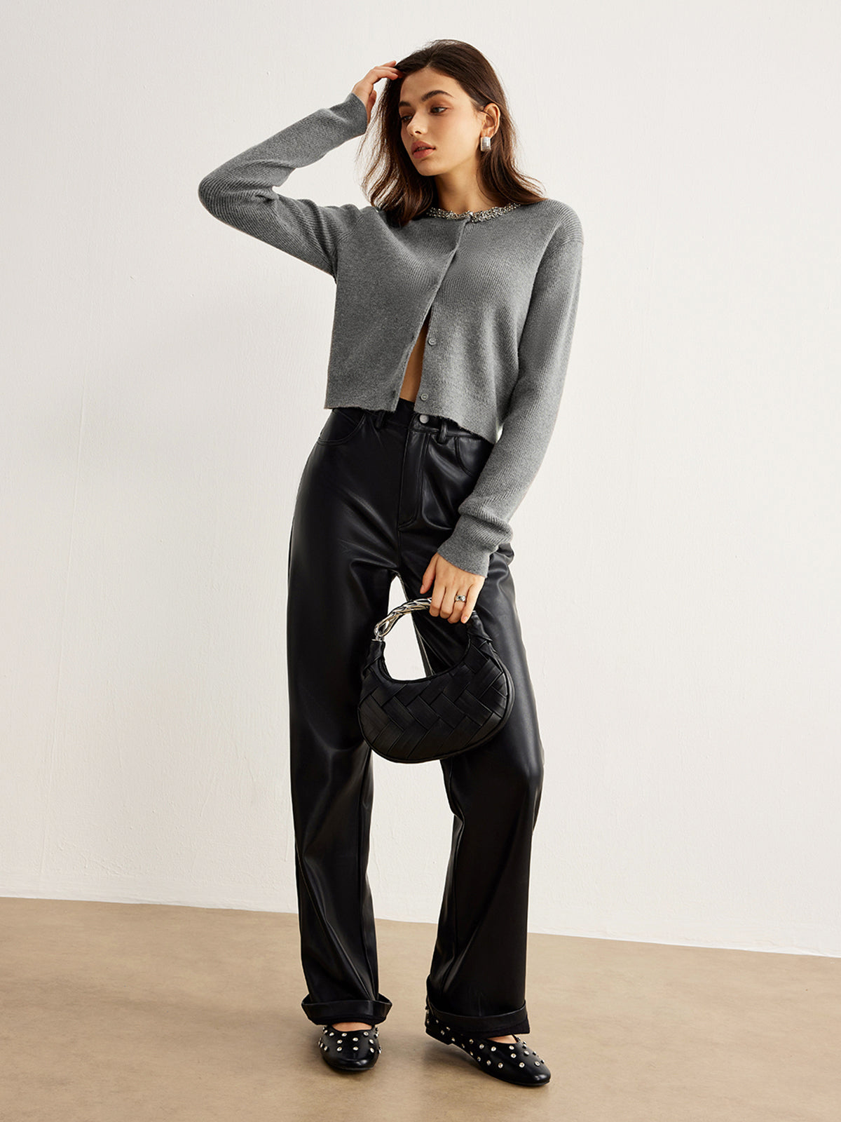 Taşlı Yaka Göğüslü Hırka