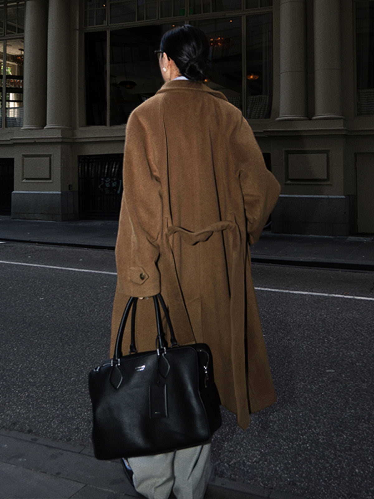 Düğmeli Kuşaklı Yaka Uzun Palto