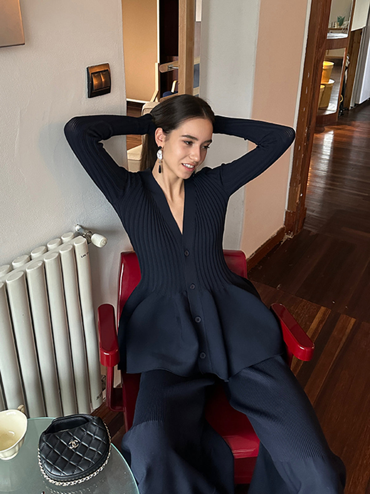 V Yaka Volan Düğmeli Hırka