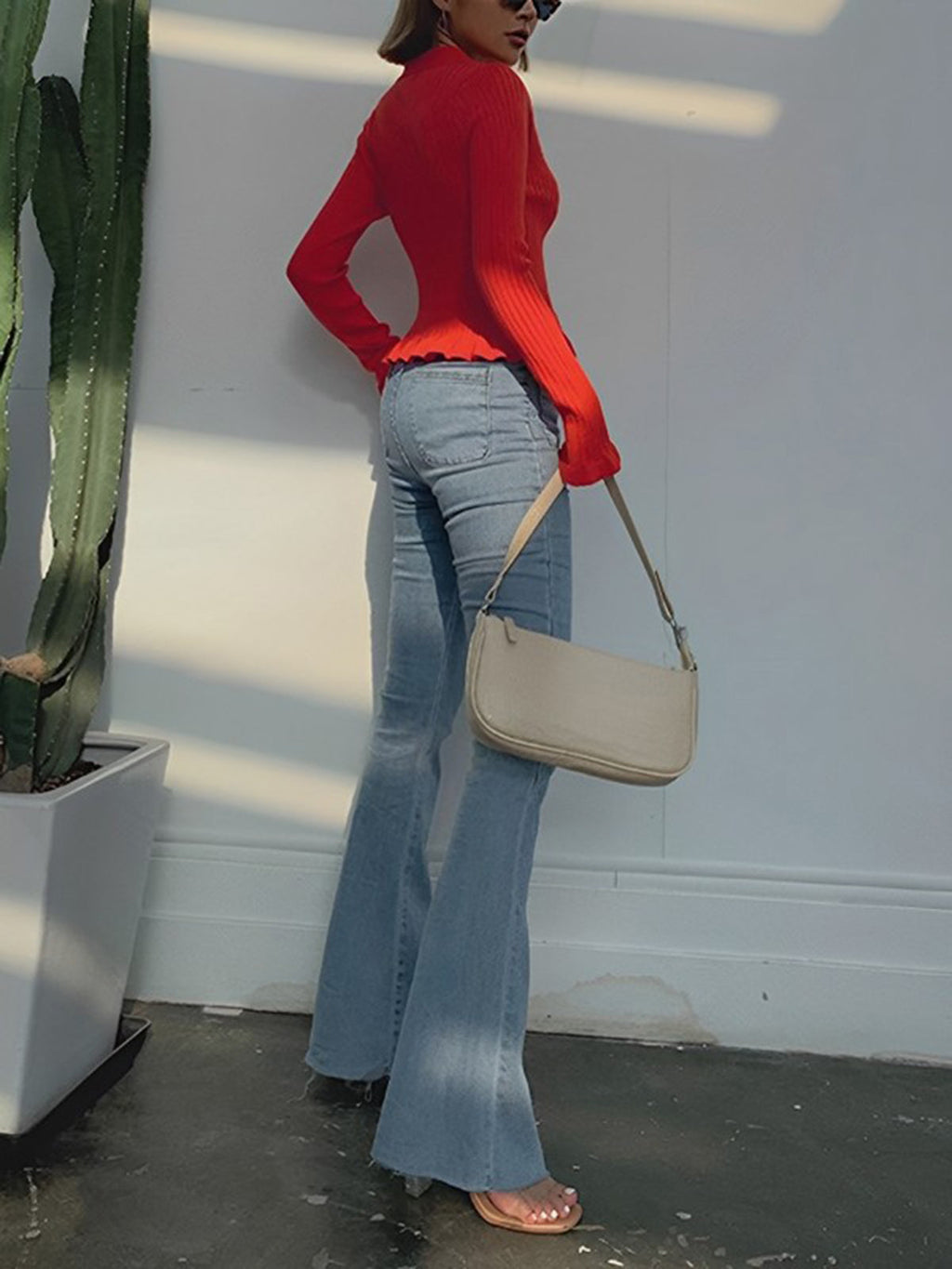 Fırfırlı Kenar İnci Düğmeli Uzun Kollu Hırka